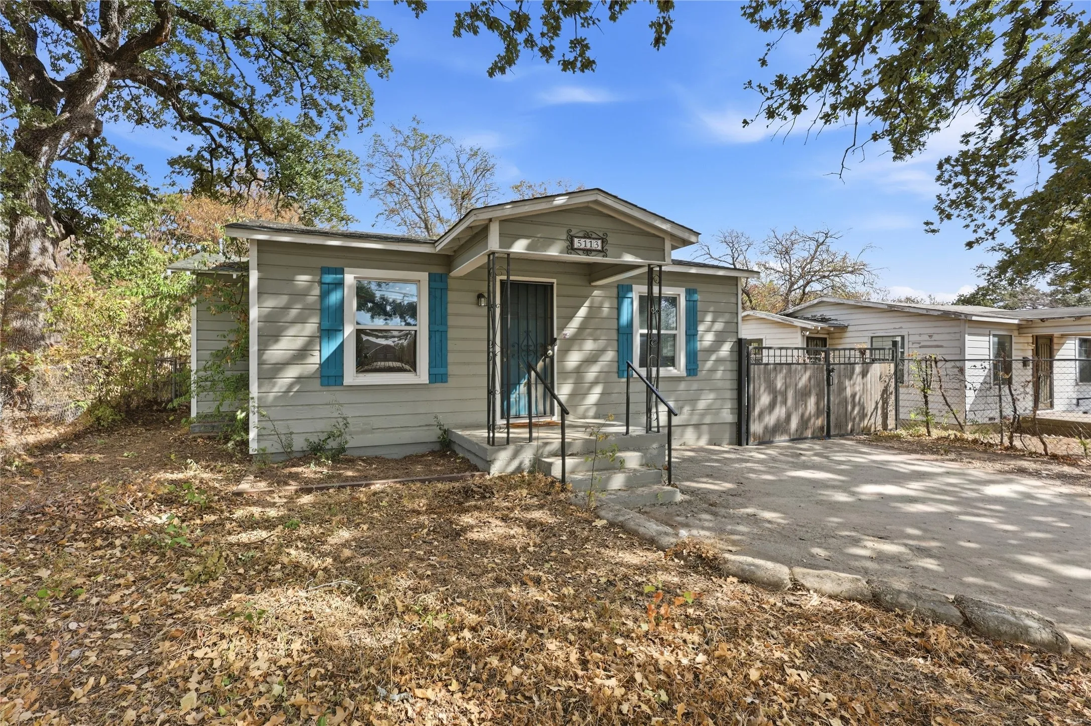 Single Family Residence For Sale in Tarrant County , 5113 Cottey Street, Fort Worth, Texas 76105, 2 Bedroom, 2 Bathroom, Garage spaces, 846 Sqft, built in 1959, mls#21393357, Real Estate Agent in Fort Worth, Homes For Sale in Tarrant county, Homes For Sale in Fort Worth, Realtor in Fort Worth Texas, Real Estate Brokerage Independent Realty Texas, Luminita Cordes Realtor