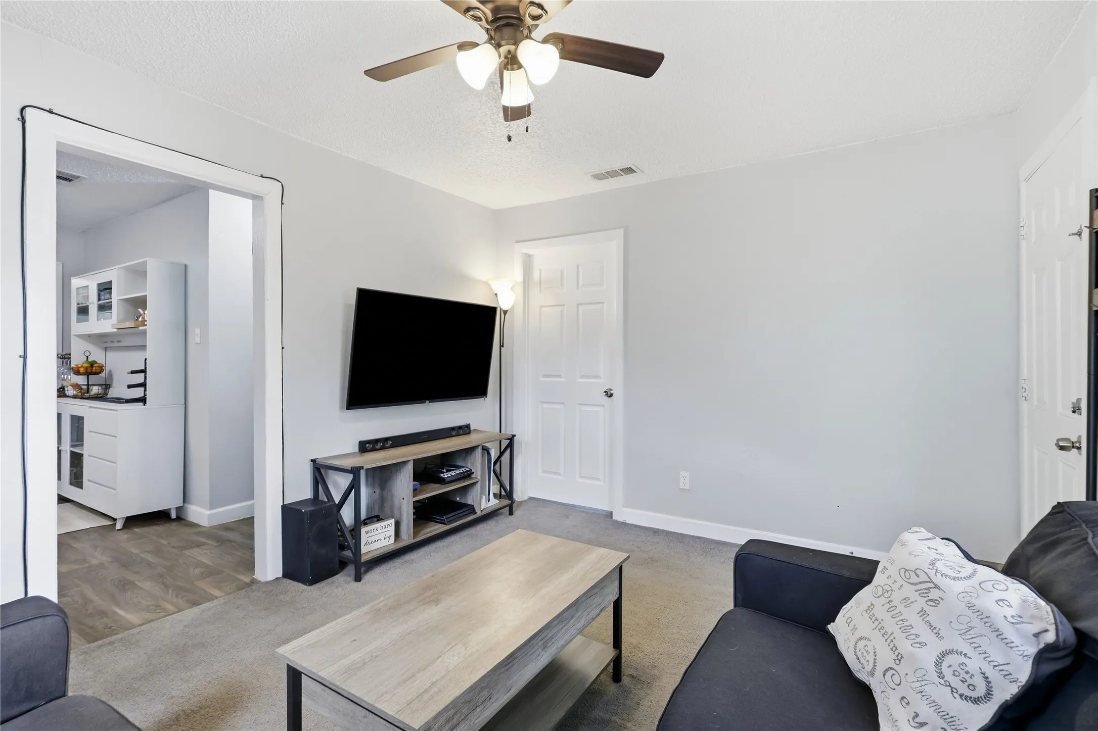 Single Family Residence For Sale in Tarrant County , 5113 Cottey Street, Fort Worth, Texas 76105, 2 Bedroom, 2 Bathroom, Garage spaces, 846 Sqft, built in 1959, mls#21393357, Real Estate Agent in Fort Worth, Homes For Sale in Tarrant county, Homes For Sale in Fort Worth, Realtor in Fort Worth Texas, Real Estate Brokerage Independent Realty Texas, Luminita Cordes Realtor