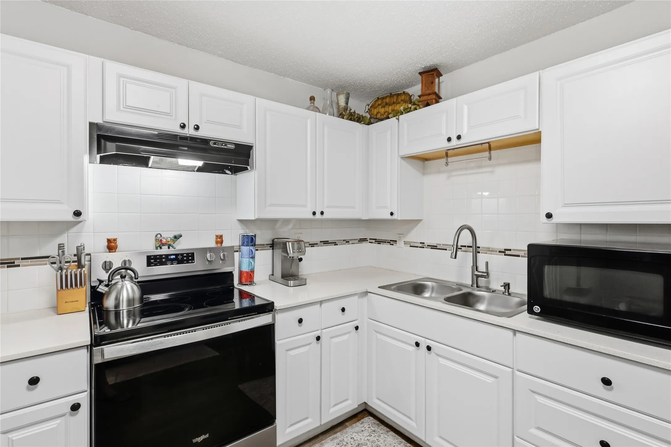 Single Family Residence For Sale in Tarrant County , 5113 Cottey Street, Fort Worth, Texas 76105, 2 Bedroom, 2 Bathroom, Garage spaces, 846 Sqft, built in 1959, mls#21393357, Real Estate Agent in Fort Worth, Homes For Sale in Tarrant county, Homes For Sale in Fort Worth, Realtor in Fort Worth Texas, Real Estate Brokerage Independent Realty Texas, Luminita Cordes Realtor