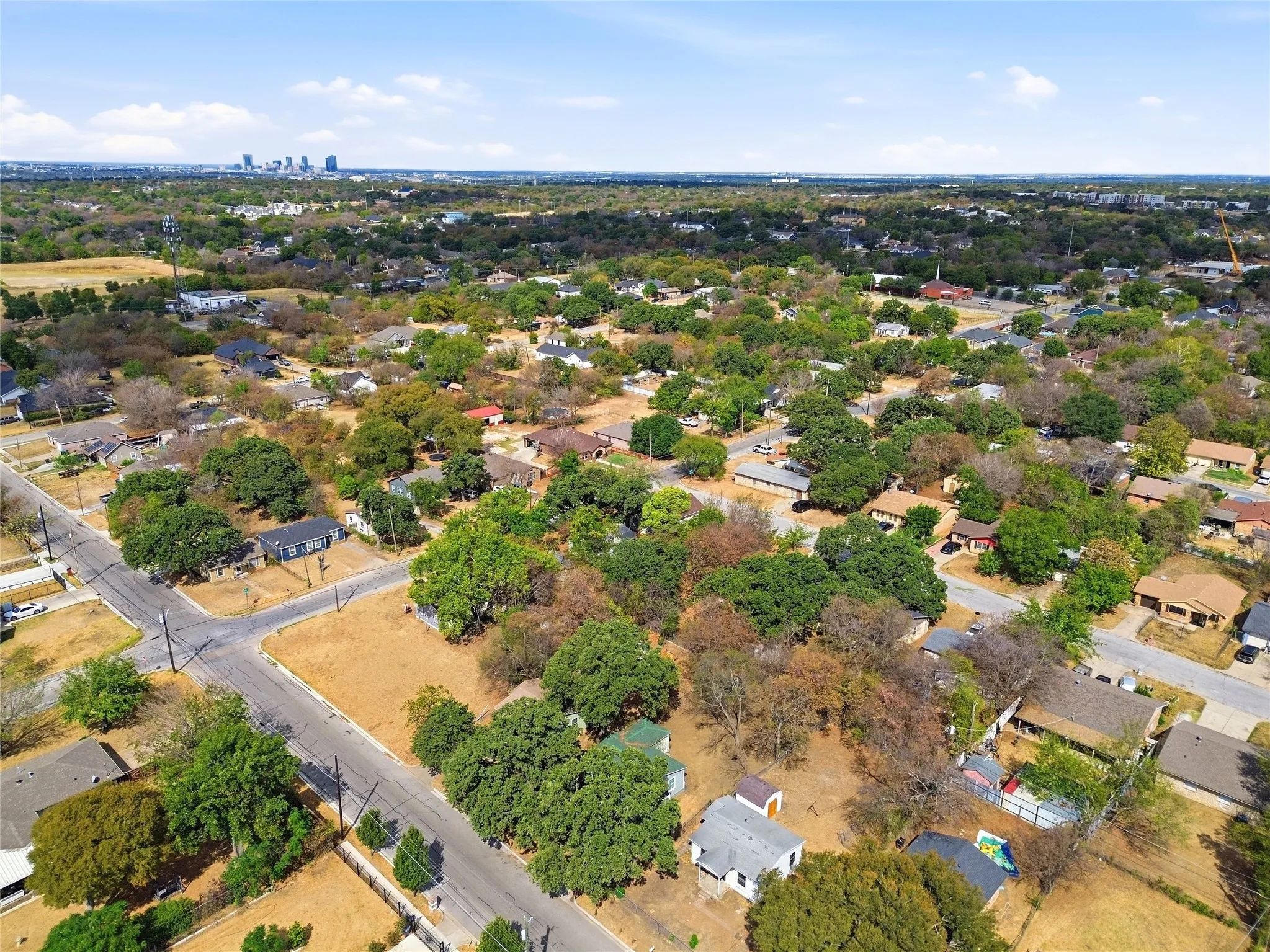 Single Family Residence For Sale in Tarrant County , 5113 Cottey Street, Fort Worth, Texas 76105, 2 Bedroom, 2 Bathroom, Garage spaces, 846 Sqft, built in 1959, mls#21393357, Real Estate Agent in Fort Worth, Homes For Sale in Tarrant county, Homes For Sale in Fort Worth, Realtor in Fort Worth Texas, Real Estate Brokerage Independent Realty Texas, Luminita Cordes Realtor