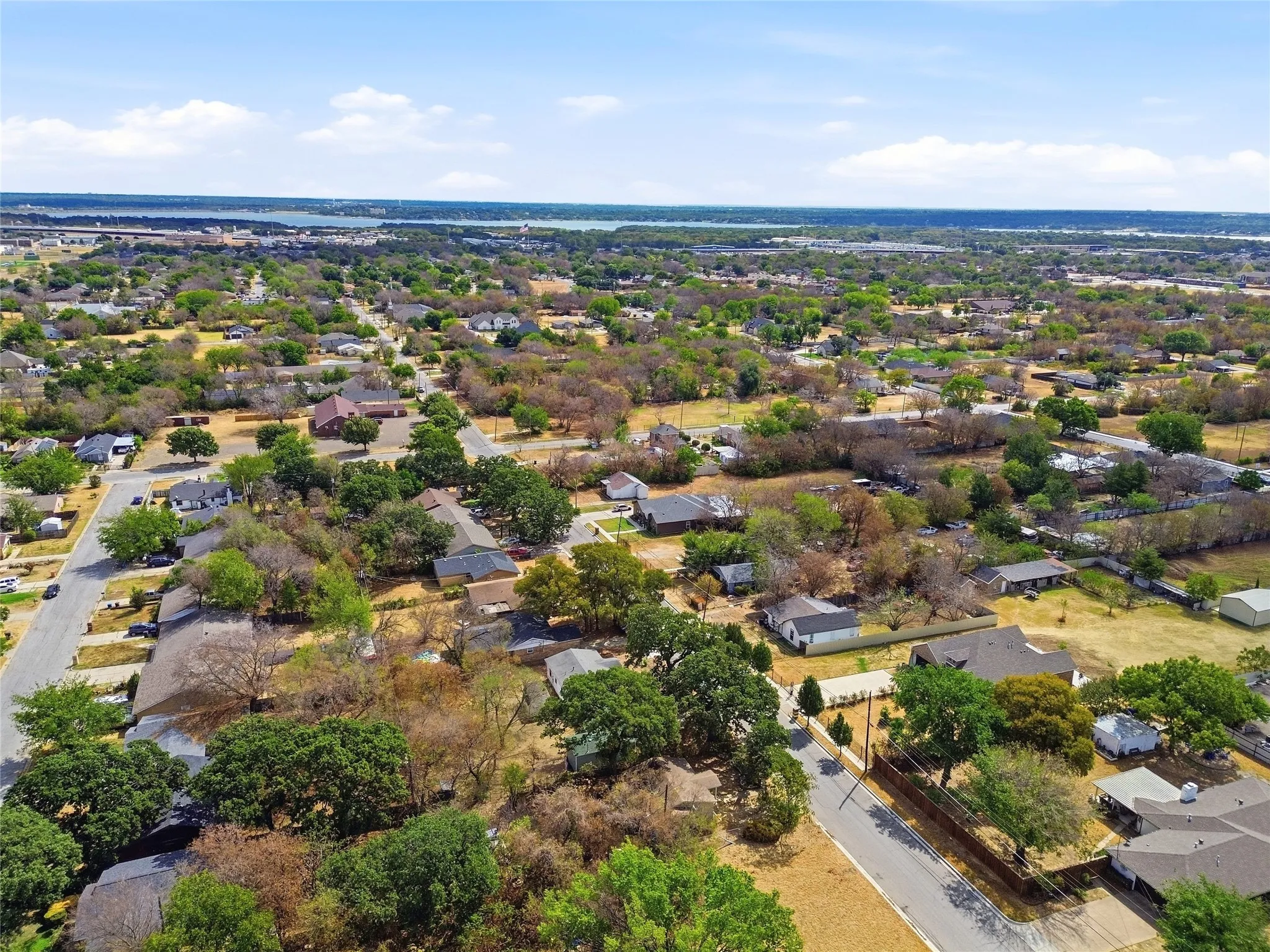 Single Family Residence For Sale in Tarrant County , 5113 Cottey Street, Fort Worth, Texas 76105, 2 Bedroom, 2 Bathroom, Garage spaces, 846 Sqft, built in 1959, mls#21393357, Real Estate Agent in Fort Worth, Homes For Sale in Tarrant county, Homes For Sale in Fort Worth, Realtor in Fort Worth Texas, Real Estate Brokerage Independent Realty Texas, Luminita Cordes Realtor