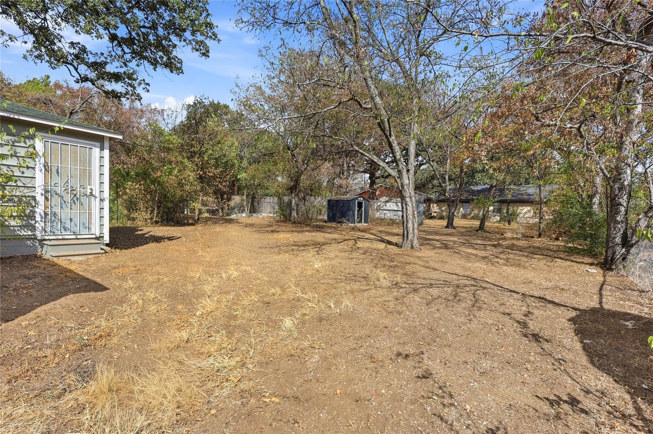 Single Family Residence For Sale in Tarrant County , 5113 Cottey Street, Fort Worth, Texas 76105, 2 Bedroom, 2 Bathroom, Garage spaces, 846 Sqft, built in 1959, mls#21393357, Real Estate Agent in Fort Worth, Homes For Sale in Tarrant county, Homes For Sale in Fort Worth, Realtor in Fort Worth Texas, Real Estate Brokerage Independent Realty Texas, Luminita Cordes Realtor