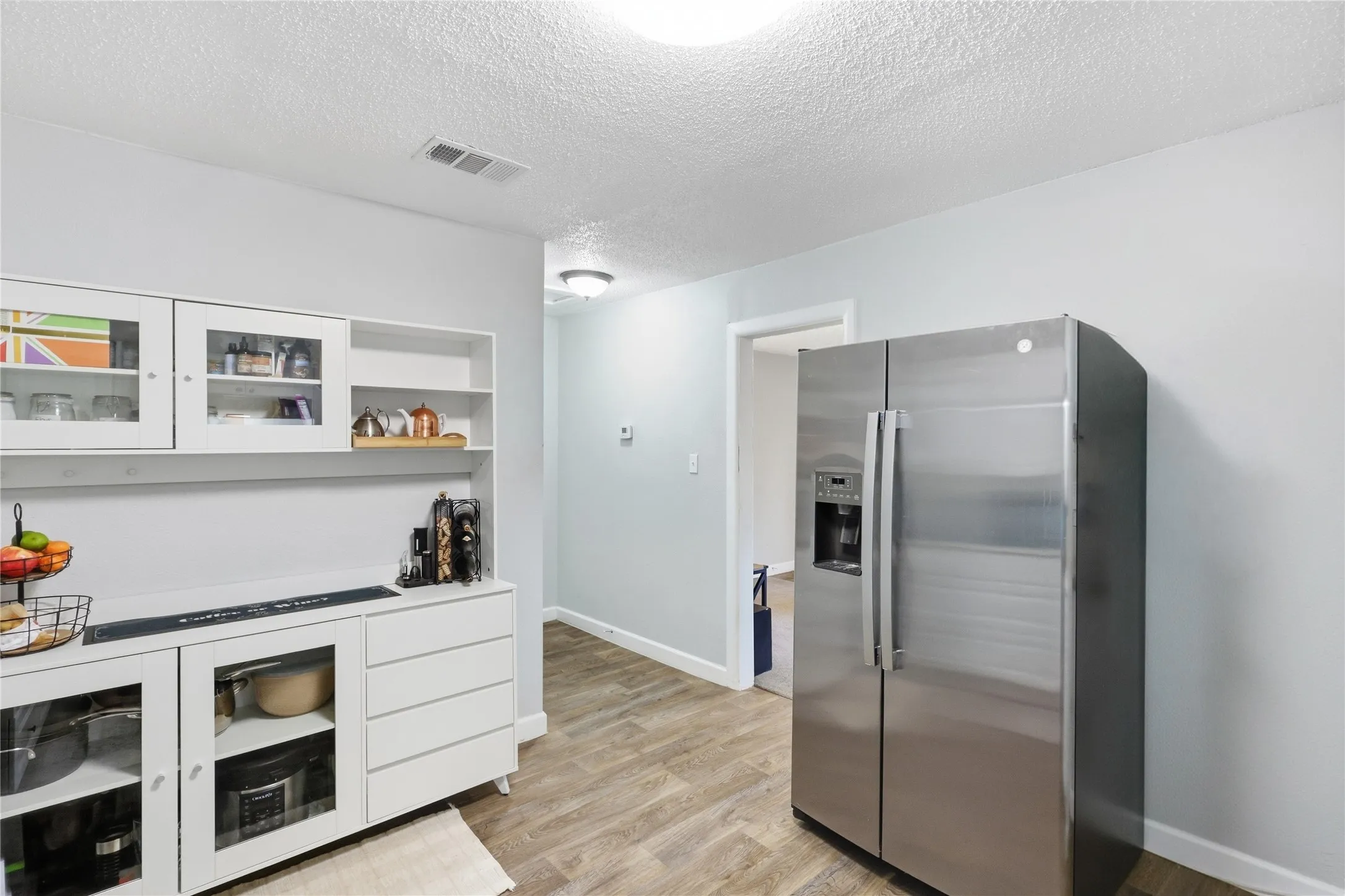 Single Family Residence For Sale in Tarrant County , 5113 Cottey Street, Fort Worth, Texas 76105, 2 Bedroom, 2 Bathroom, Garage spaces, 846 Sqft, built in 1959, mls#21393357, Real Estate Agent in Fort Worth, Homes For Sale in Tarrant county, Homes For Sale in Fort Worth, Realtor in Fort Worth Texas, Real Estate Brokerage Independent Realty Texas, Luminita Cordes Realtor