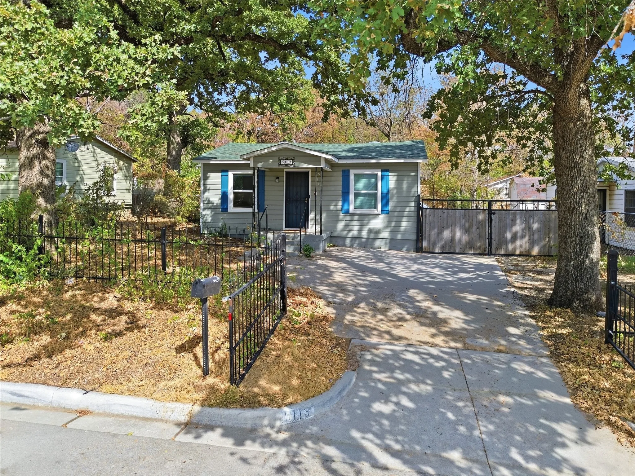 Single Family Residence For Sale in Tarrant County , 5113 Cottey Street, Fort Worth, Texas 76105, 2 Bedroom, 2 Bathroom, Garage spaces, 846 Sqft, built in 1959, mls#21393357, Real Estate Agent in Fort Worth, Homes For Sale in Tarrant county, Homes For Sale in Fort Worth, Realtor in Fort Worth Texas, Real Estate Brokerage Independent Realty Texas, Luminita Cordes Realtor