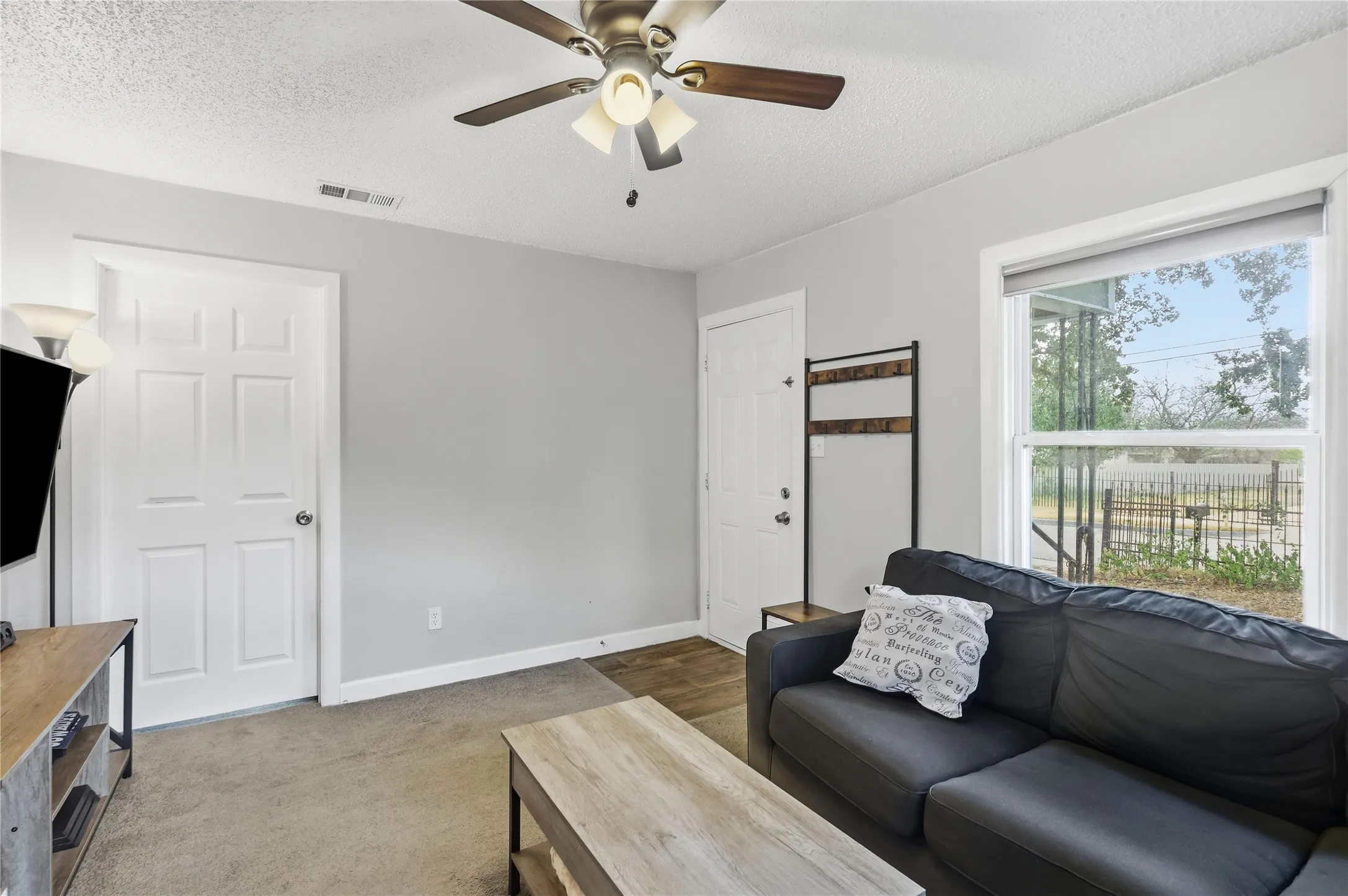Single Family Residence For Sale in Tarrant County , 5113 Cottey Street, Fort Worth, Texas 76105, 2 Bedroom, 2 Bathroom, Garage spaces, 846 Sqft, built in 1959, mls#21393357, Real Estate Agent in Fort Worth, Homes For Sale in Tarrant county, Homes For Sale in Fort Worth, Realtor in Fort Worth Texas, Real Estate Brokerage Independent Realty Texas, Luminita Cordes Realtor