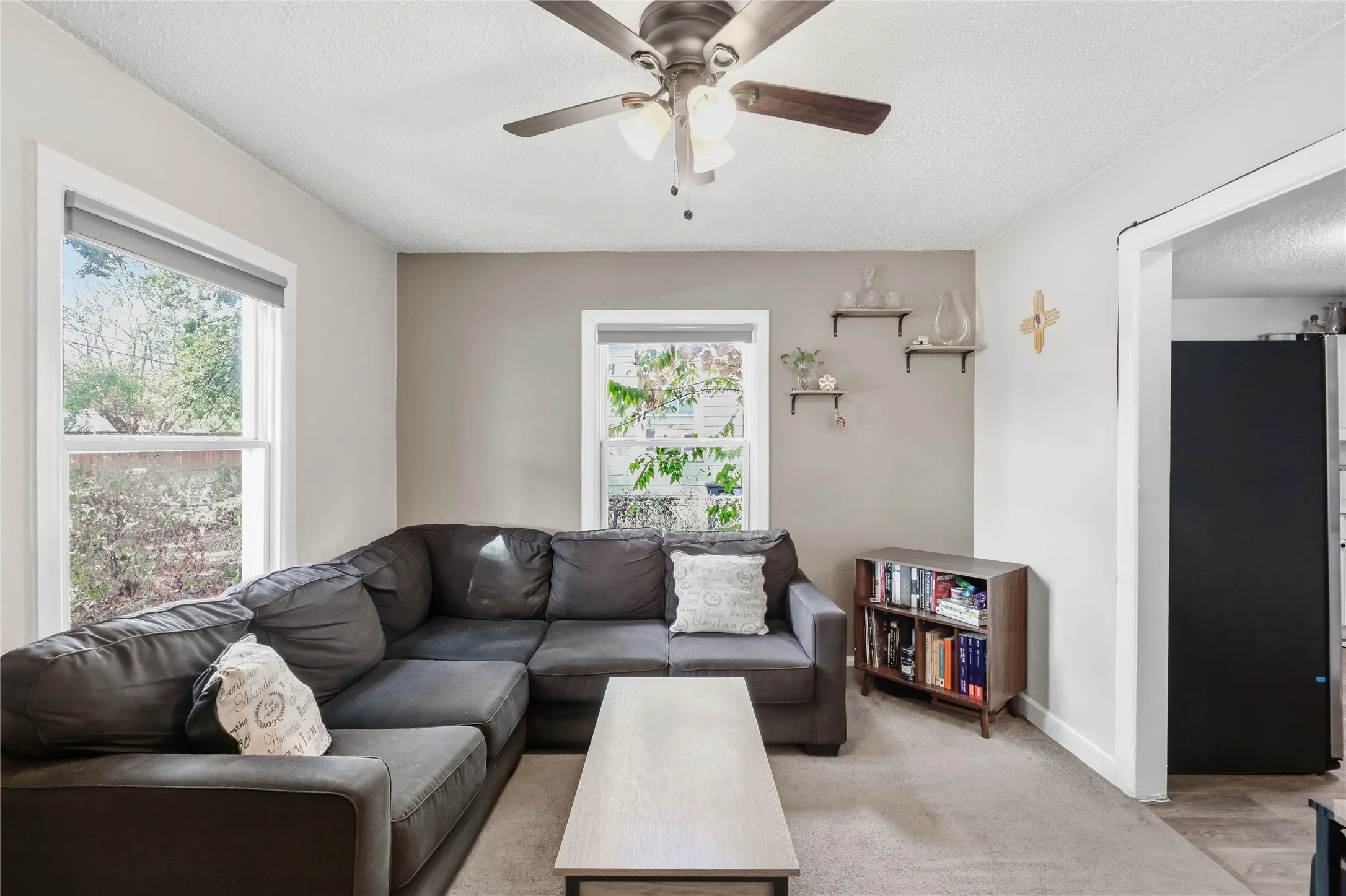 Single Family Residence For Sale in Tarrant County , 5113 Cottey Street, Fort Worth, Texas 76105, 2 Bedroom, 2 Bathroom, Garage spaces, 846 Sqft, built in 1959, mls#21393357, Real Estate Agent in Fort Worth, Homes For Sale in Tarrant county, Homes For Sale in Fort Worth, Realtor in Fort Worth Texas, Real Estate Brokerage Independent Realty Texas, Luminita Cordes Realtor