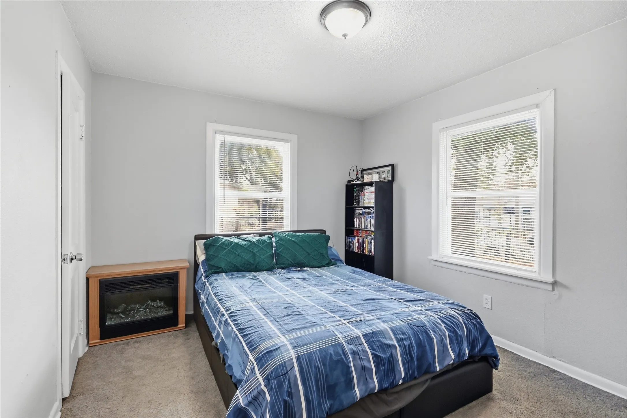 Single Family Residence For Sale in Tarrant County , 5113 Cottey Street, Fort Worth, Texas 76105, 2 Bedroom, 2 Bathroom, Garage spaces, 846 Sqft, built in 1959, mls#21393357, Real Estate Agent in Fort Worth, Homes For Sale in Tarrant county, Homes For Sale in Fort Worth, Realtor in Fort Worth Texas, Real Estate Brokerage Independent Realty Texas, Luminita Cordes Realtor