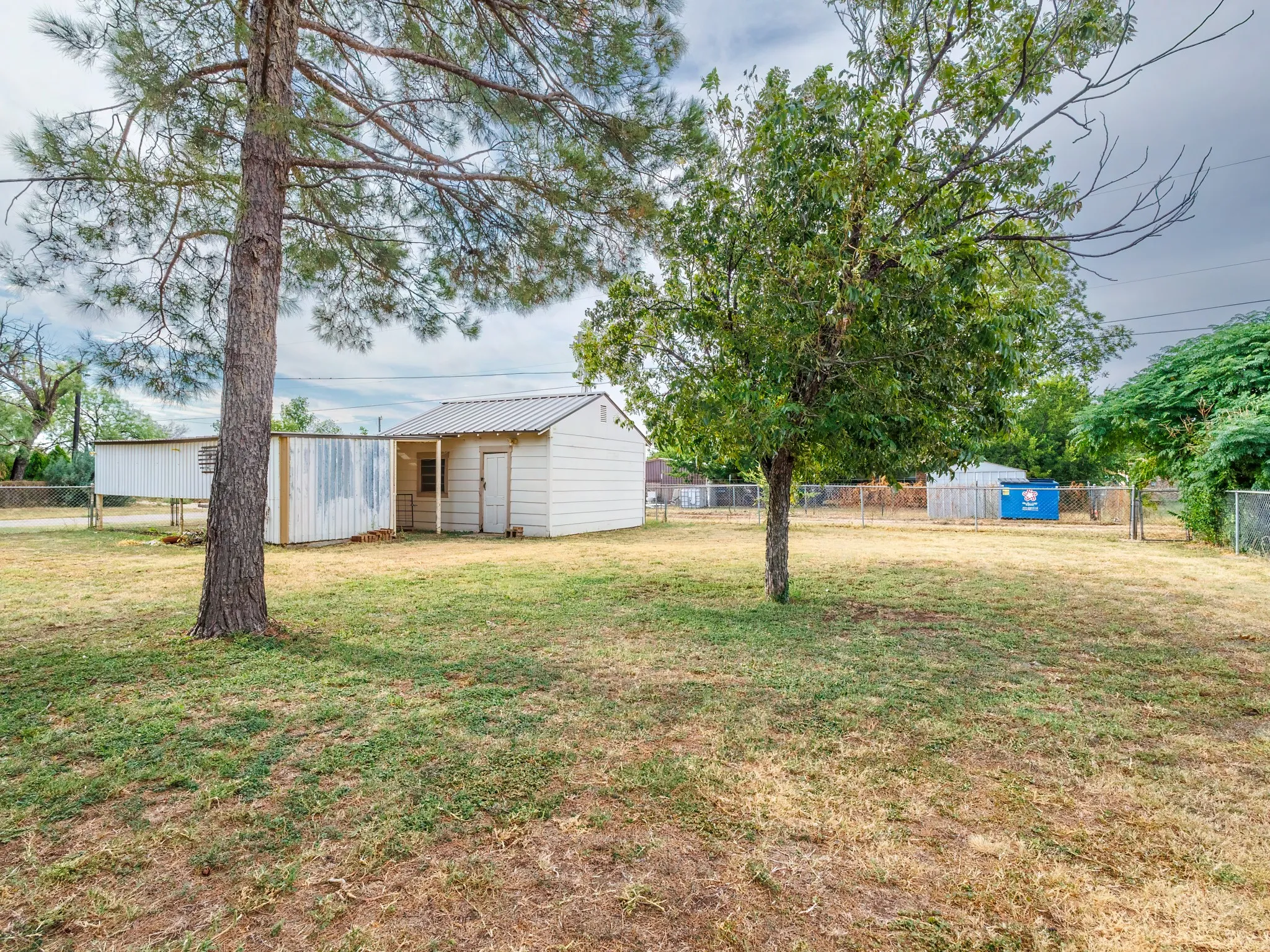 Single Family Residence For Sale in Runnels County , 1201 N 10th Street, Ballinger, Texas 76821, 3 Bedroom, 2 Bathroom, Garage spaces, 1,612 Sqft, built in 1980, mls#21405048, Real Estate Agent in Ballinger, Homes For Sale in Runnels county, Homes For Sale in Ballinger, Realtor in Ballinger Texas, Real Estate Brokerage Independent Realty Texas, Luminita Cordes Realtor