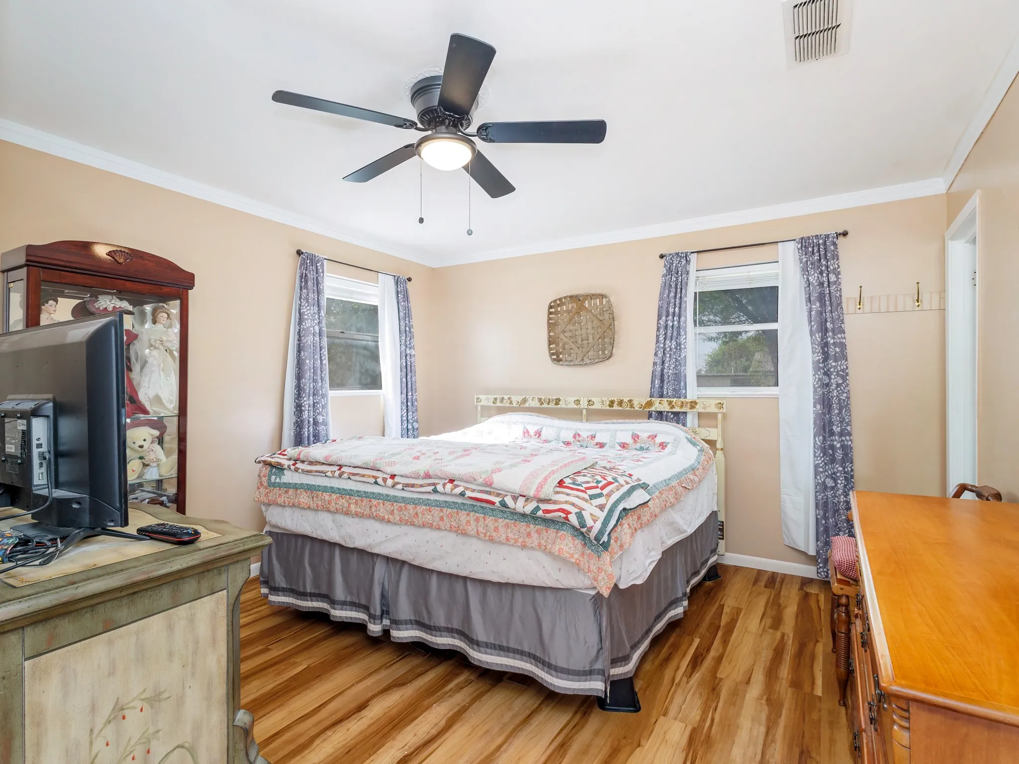 Single Family Residence For Sale in Runnels County , 1201 N 10th Street, Ballinger, Texas 76821, 3 Bedroom, 2 Bathroom, Garage spaces, 1,612 Sqft, built in 1980, mls#21405048, Real Estate Agent in Ballinger, Homes For Sale in Runnels county, Homes For Sale in Ballinger, Realtor in Ballinger Texas, Real Estate Brokerage Independent Realty Texas, Luminita Cordes Realtor