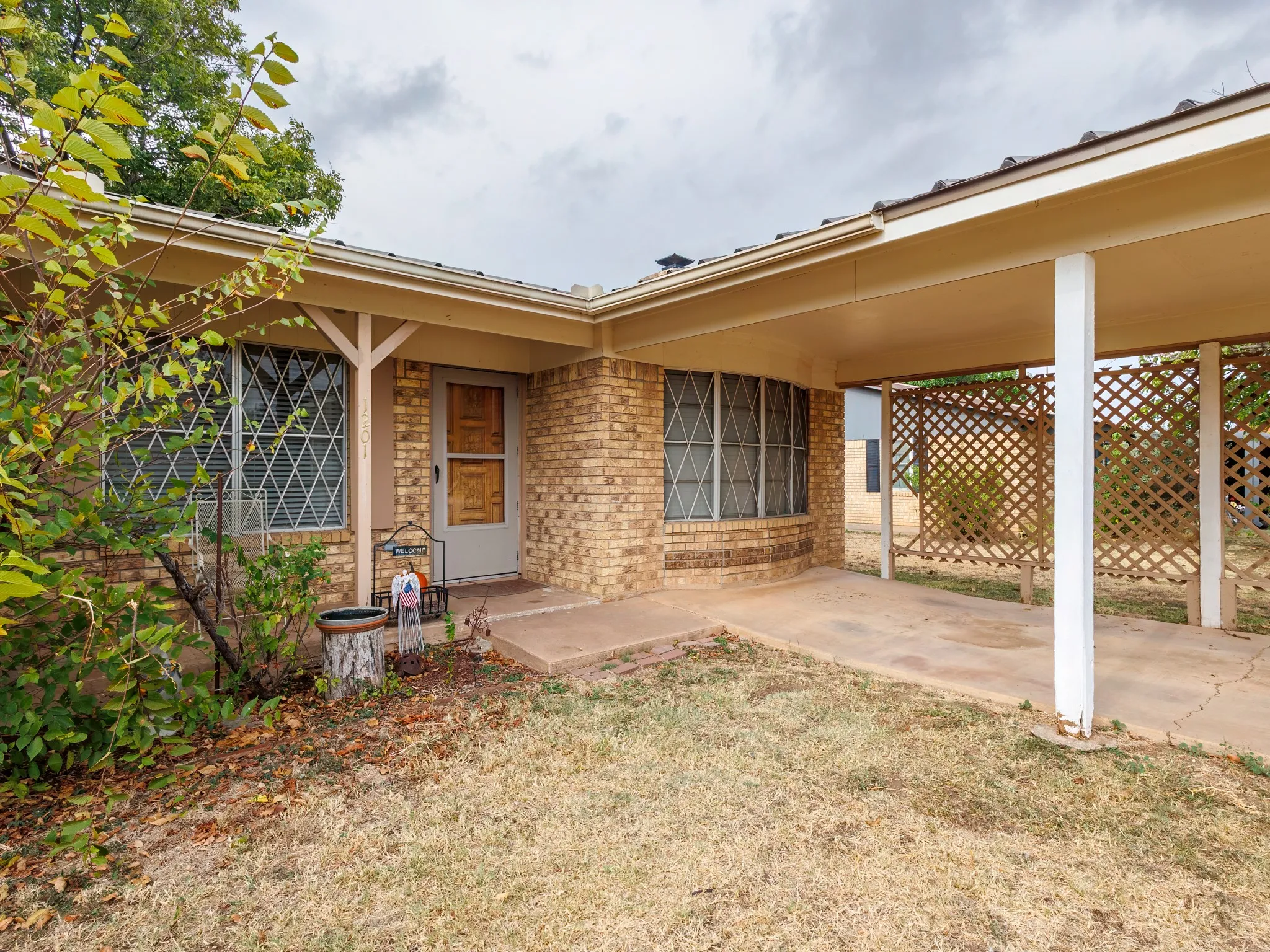Single Family Residence For Sale in Runnels County , 1201 N 10th Street, Ballinger, Texas 76821, 3 Bedroom, 2 Bathroom, Garage spaces, 1,612 Sqft, built in 1980, mls#21405048, Real Estate Agent in Ballinger, Homes For Sale in Runnels county, Homes For Sale in Ballinger, Realtor in Ballinger Texas, Real Estate Brokerage Independent Realty Texas, Luminita Cordes Realtor