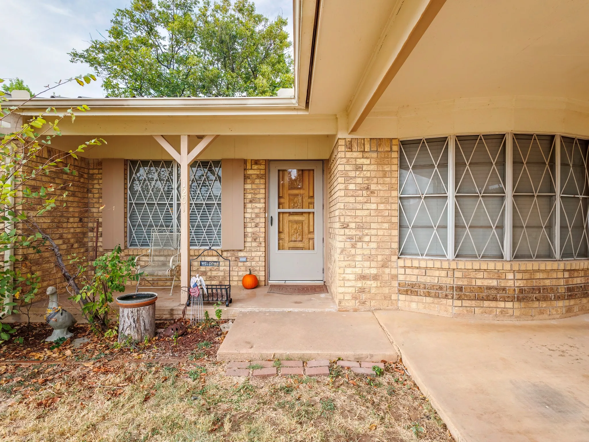 Single Family Residence For Sale in Runnels County , 1201 N 10th Street, Ballinger, Texas 76821, 3 Bedroom, 2 Bathroom, Garage spaces, 1,612 Sqft, built in 1980, mls#21405048, Real Estate Agent in Ballinger, Homes For Sale in Runnels county, Homes For Sale in Ballinger, Realtor in Ballinger Texas, Real Estate Brokerage Independent Realty Texas, Luminita Cordes Realtor