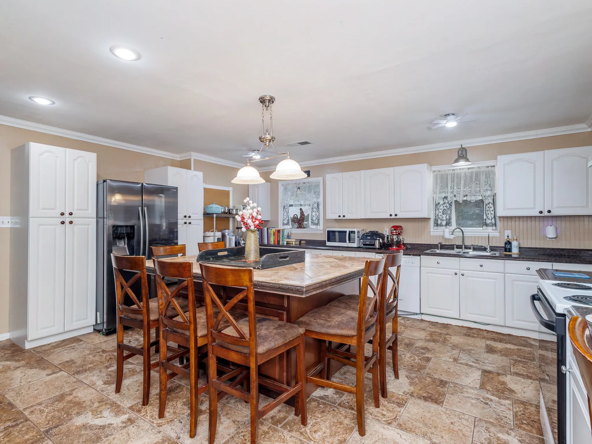 Single Family Residence For Sale in Runnels County , 1201 N 10th Street, Ballinger, Texas 76821, 3 Bedroom, 2 Bathroom, Garage spaces, 1,612 Sqft, built in 1980, mls#21405048, Real Estate Agent in Ballinger, Homes For Sale in Runnels county, Homes For Sale in Ballinger, Realtor in Ballinger Texas, Real Estate Brokerage Independent Realty Texas, Luminita Cordes Realtor