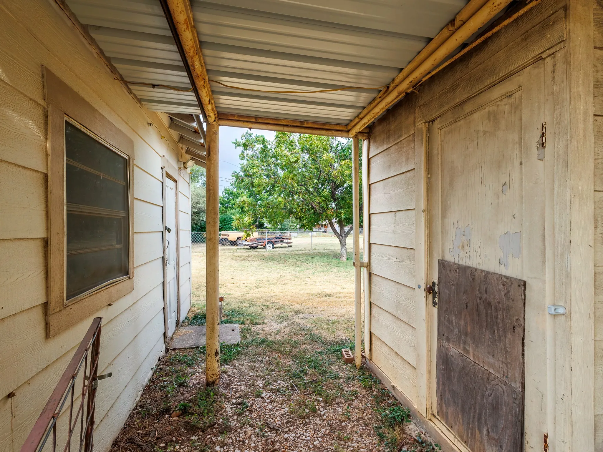 Single Family Residence For Sale in Runnels County , 1201 N 10th Street, Ballinger, Texas 76821, 3 Bedroom, 2 Bathroom, Garage spaces, 1,612 Sqft, built in 1980, mls#21405048, Real Estate Agent in Ballinger, Homes For Sale in Runnels county, Homes For Sale in Ballinger, Realtor in Ballinger Texas, Real Estate Brokerage Independent Realty Texas, Luminita Cordes Realtor