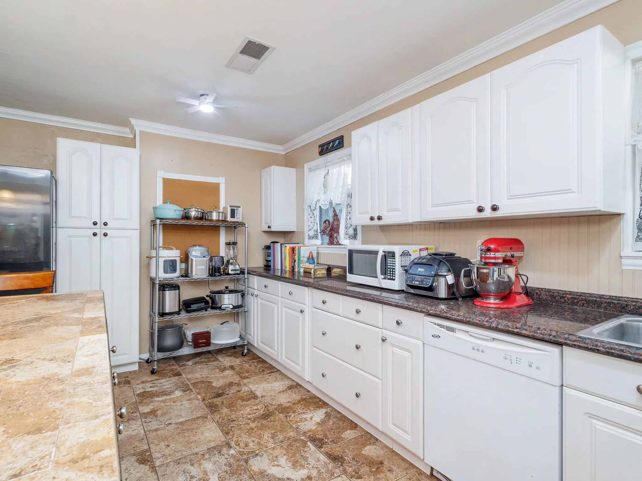 Single Family Residence For Sale in Runnels County , 1201 N 10th Street, Ballinger, Texas 76821, 3 Bedroom, 2 Bathroom, Garage spaces, 1,612 Sqft, built in 1980, mls#21405048, Real Estate Agent in Ballinger, Homes For Sale in Runnels county, Homes For Sale in Ballinger, Realtor in Ballinger Texas, Real Estate Brokerage Independent Realty Texas, Luminita Cordes Realtor