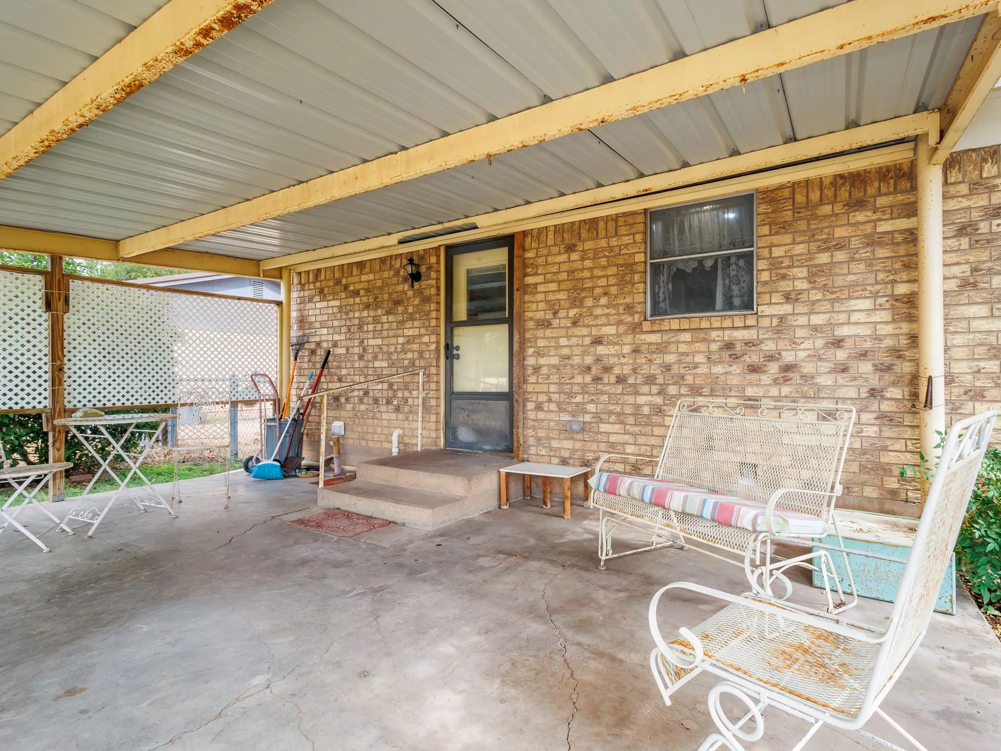 Single Family Residence For Sale in Runnels County , 1201 N 10th Street, Ballinger, Texas 76821, 3 Bedroom, 2 Bathroom, Garage spaces, 1,612 Sqft, built in 1980, mls#21405048, Real Estate Agent in Ballinger, Homes For Sale in Runnels county, Homes For Sale in Ballinger, Realtor in Ballinger Texas, Real Estate Brokerage Independent Realty Texas, Luminita Cordes Realtor