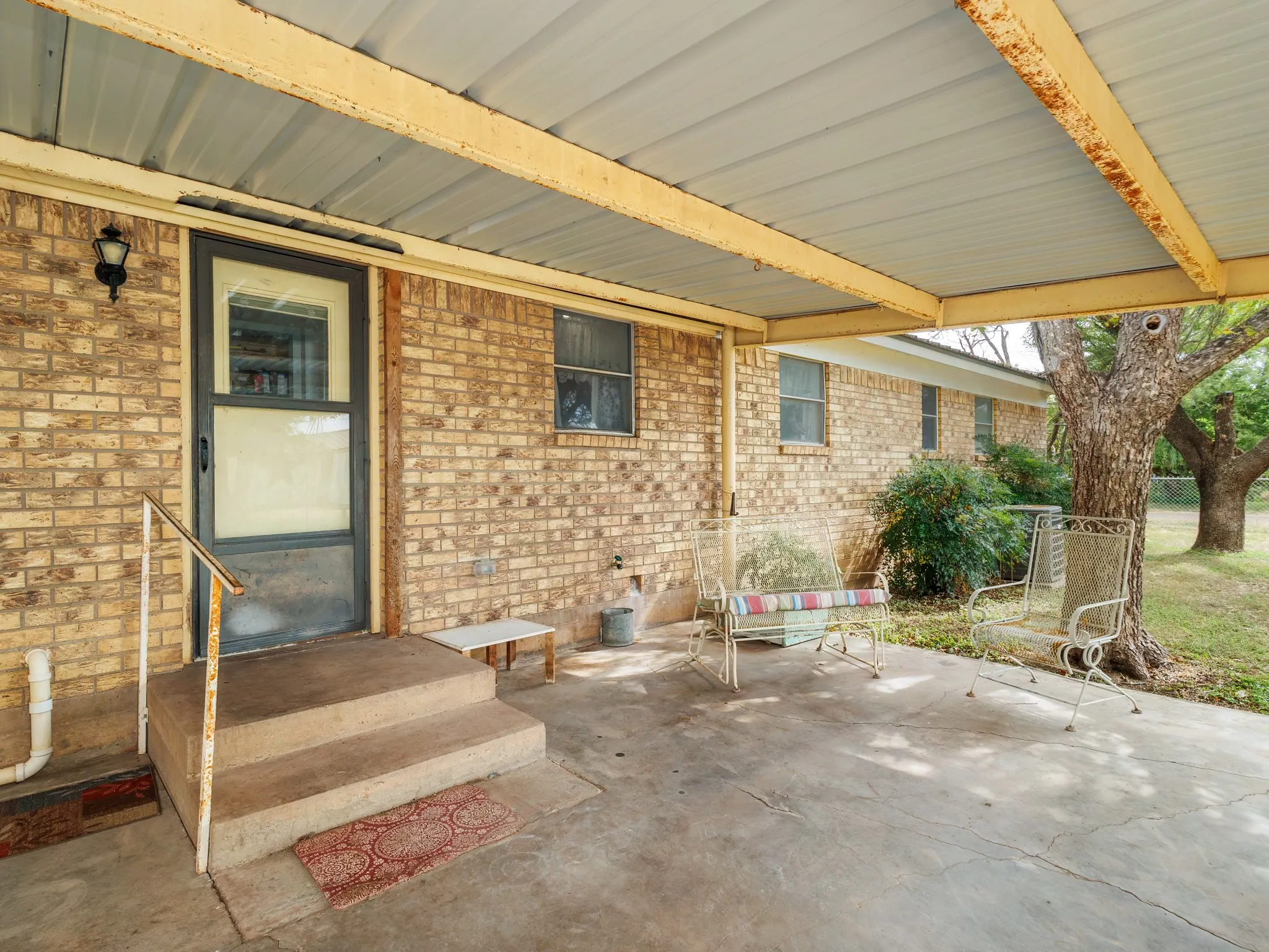 Single Family Residence For Sale in Runnels County , 1201 N 10th Street, Ballinger, Texas 76821, 3 Bedroom, 2 Bathroom, Garage spaces, 1,612 Sqft, built in 1980, mls#21405048, Real Estate Agent in Ballinger, Homes For Sale in Runnels county, Homes For Sale in Ballinger, Realtor in Ballinger Texas, Real Estate Brokerage Independent Realty Texas, Luminita Cordes Realtor