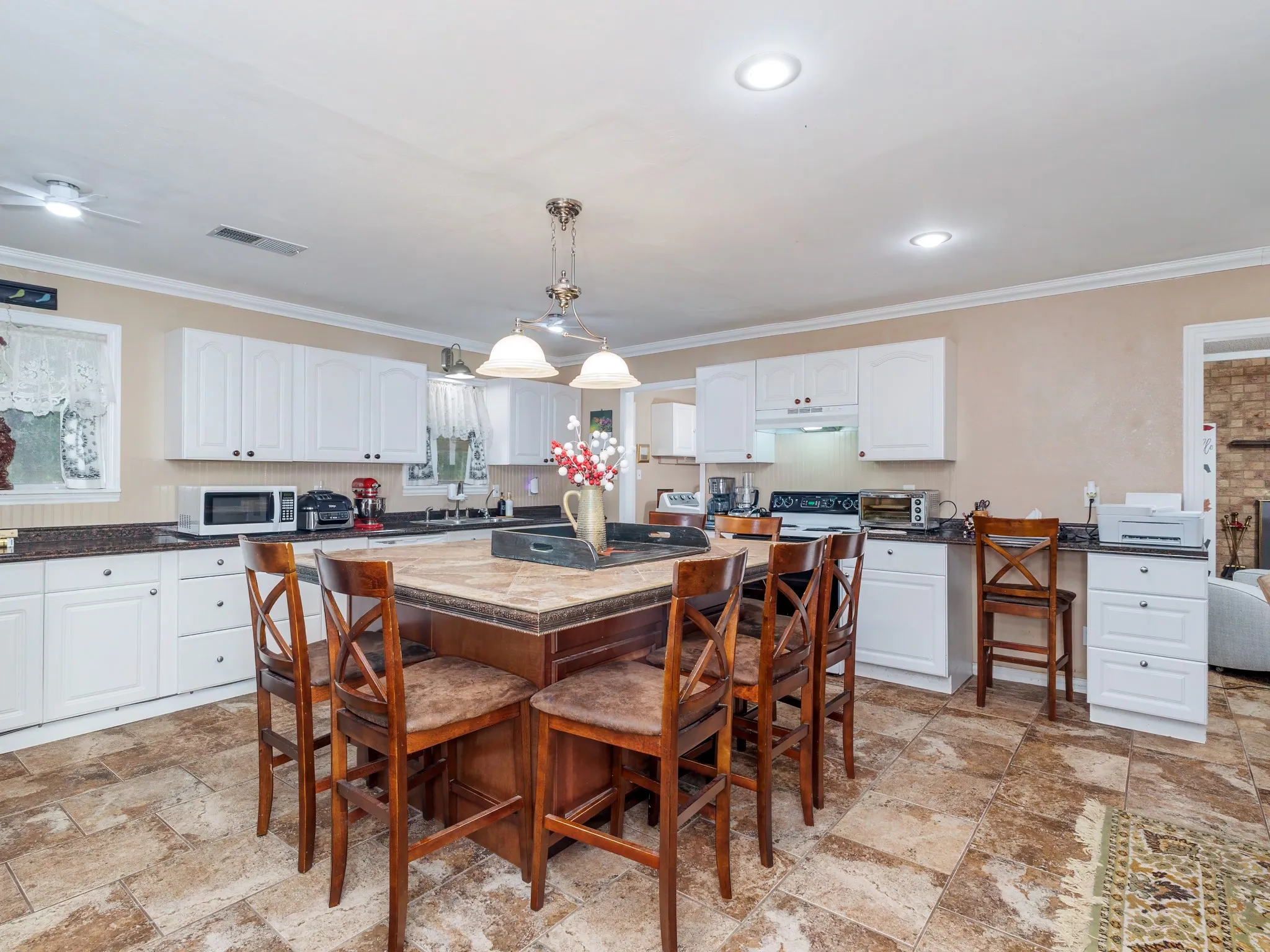 Single Family Residence For Sale in Runnels County , 1201 N 10th Street, Ballinger, Texas 76821, 3 Bedroom, 2 Bathroom, Garage spaces, 1,612 Sqft, built in 1980, mls#21405048, Real Estate Agent in Ballinger, Homes For Sale in Runnels county, Homes For Sale in Ballinger, Realtor in Ballinger Texas, Real Estate Brokerage Independent Realty Texas, Luminita Cordes Realtor