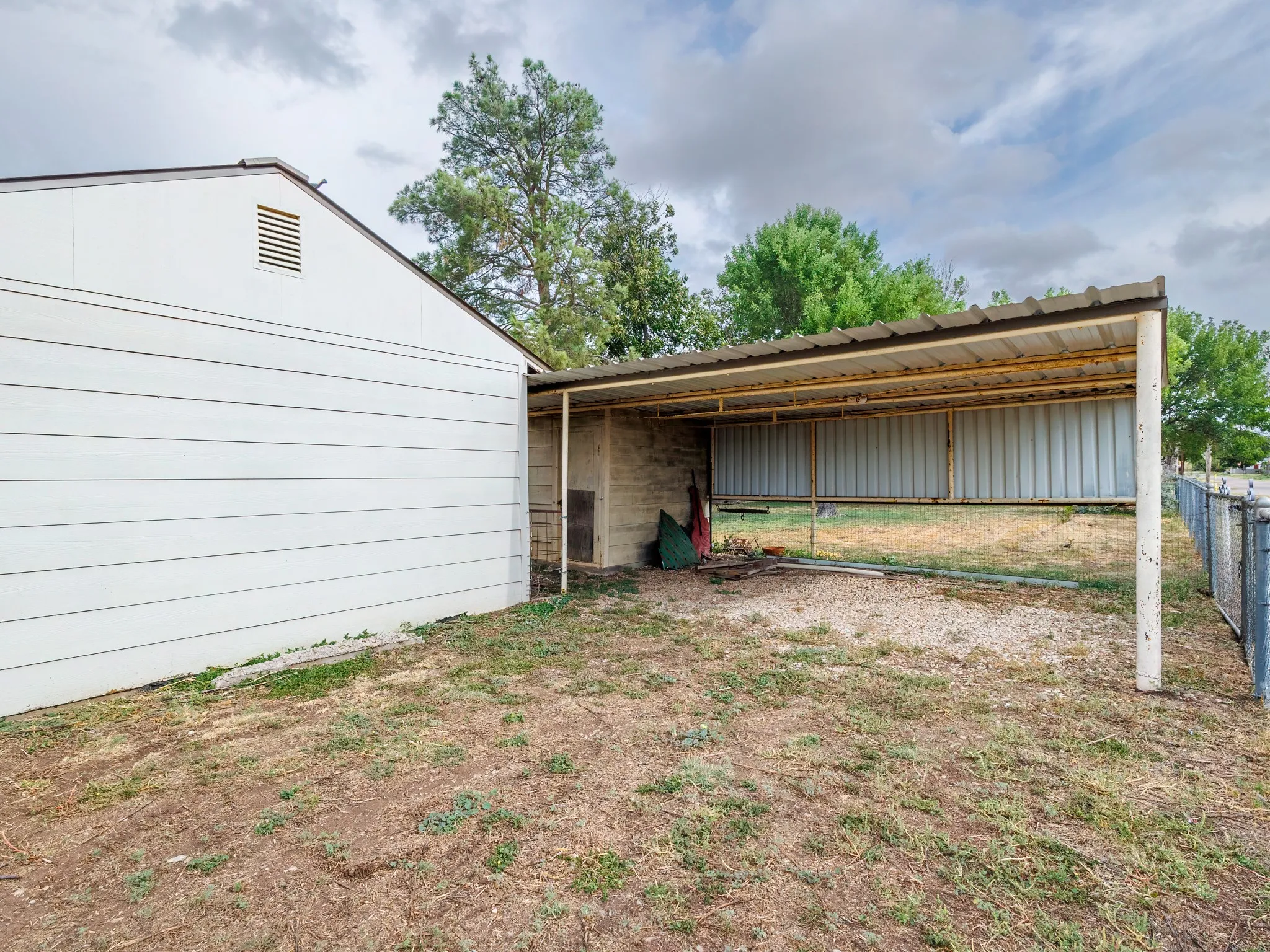 Single Family Residence For Sale in Runnels County , 1201 N 10th Street, Ballinger, Texas 76821, 3 Bedroom, 2 Bathroom, Garage spaces, 1,612 Sqft, built in 1980, mls#21405048, Real Estate Agent in Ballinger, Homes For Sale in Runnels county, Homes For Sale in Ballinger, Realtor in Ballinger Texas, Real Estate Brokerage Independent Realty Texas, Luminita Cordes Realtor