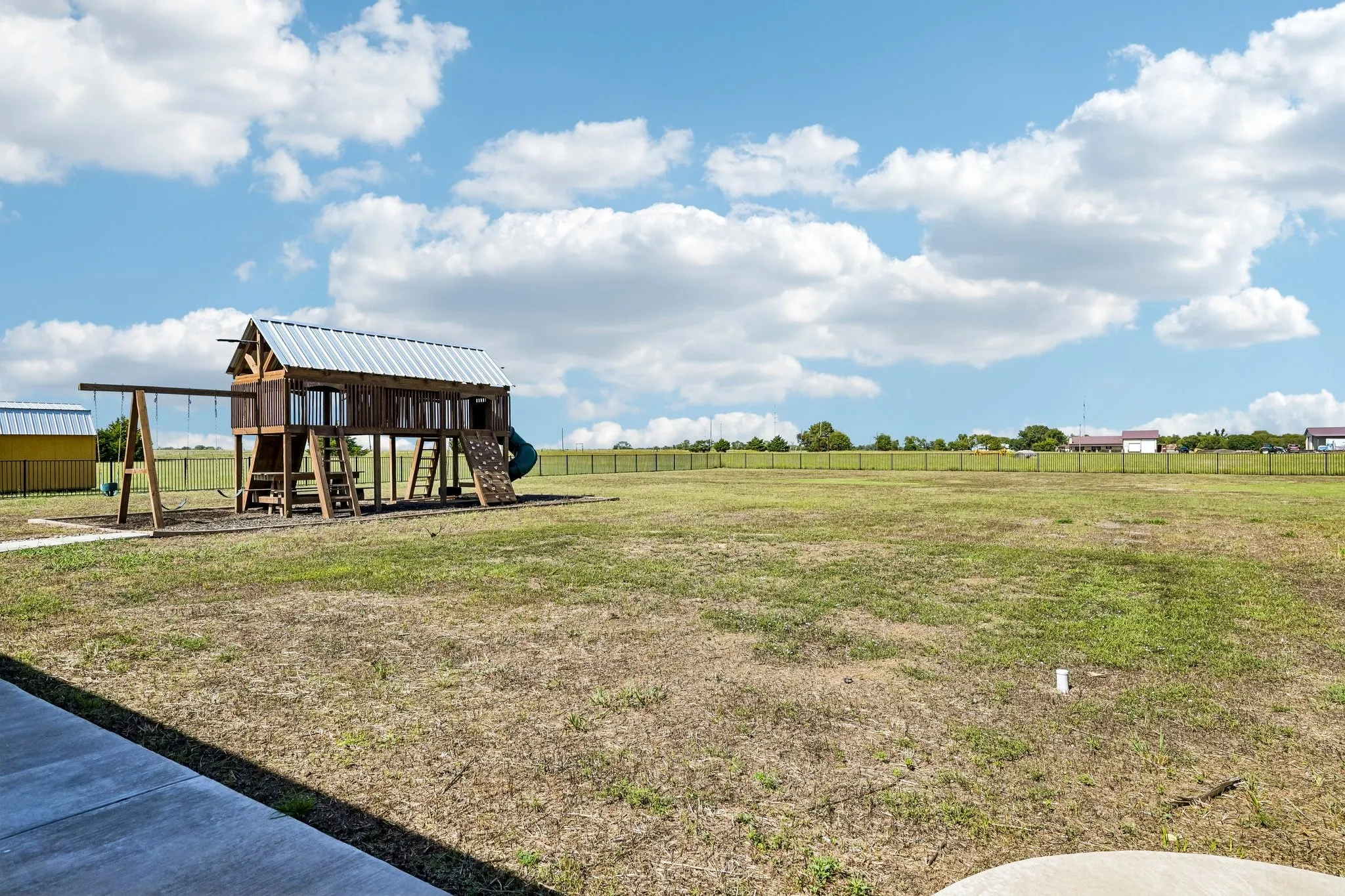 Single Family Residence For Sale in Fannin County , 291 County Road 4833, Leonard, Texas 75452, 4 Bedroom, 4 Bathroom, 4 Garage spaces, 2,618 Sqft, built in 2023, mls#21403698, Real Estate Agent in Leonard, Homes For Sale in Fannin county, Homes For Sale in Leonard, Realtor in Leonard Texas, Real Estate Brokerage Independent Realty Texas, Luminita Cordes Realtor