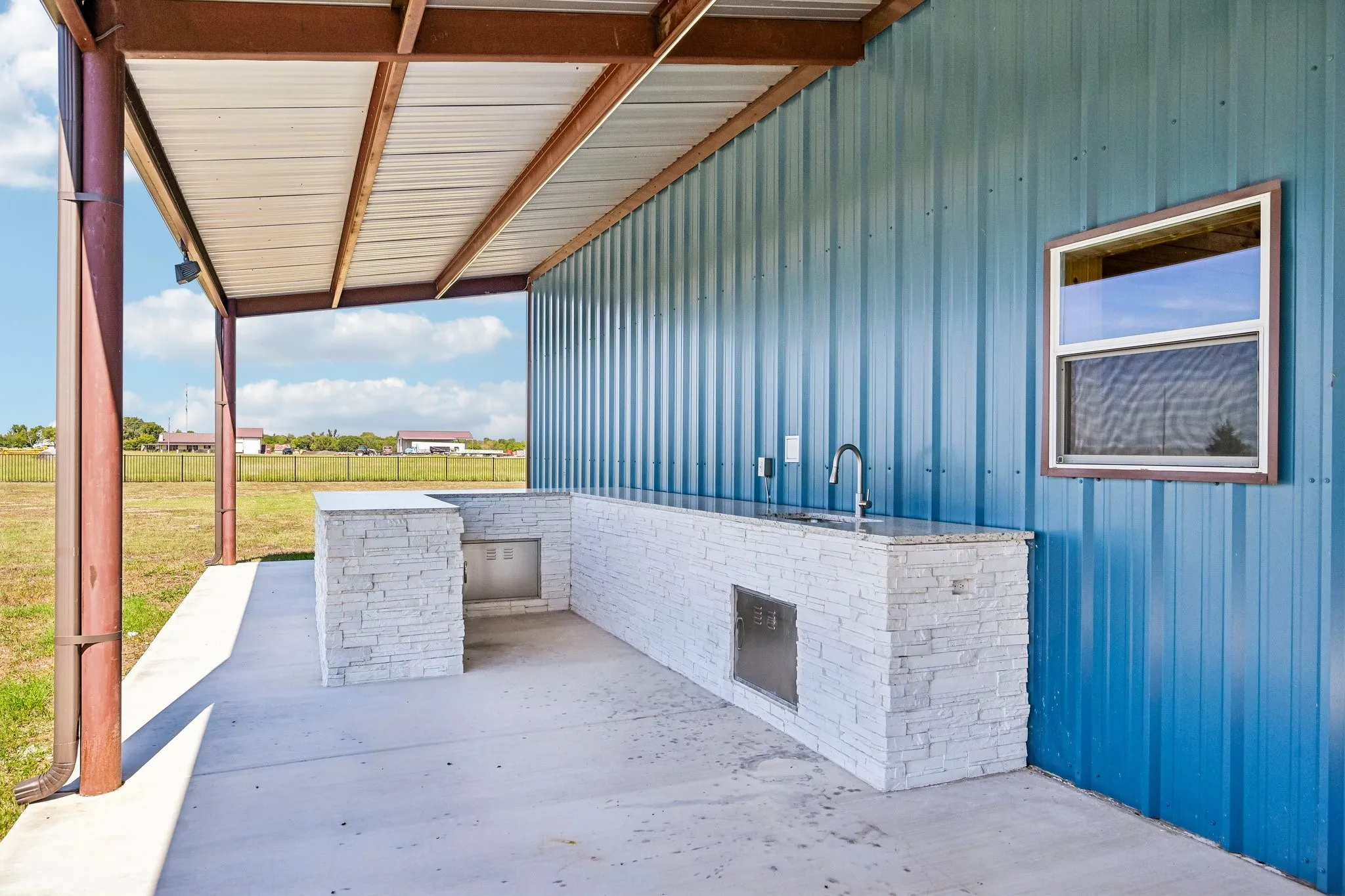 Single Family Residence For Sale in Fannin County , 291 County Road 4833, Leonard, Texas 75452, 4 Bedroom, 4 Bathroom, 4 Garage spaces, 2,618 Sqft, built in 2023, mls#21403698, Real Estate Agent in Leonard, Homes For Sale in Fannin county, Homes For Sale in Leonard, Realtor in Leonard Texas, Real Estate Brokerage Independent Realty Texas, Luminita Cordes Realtor