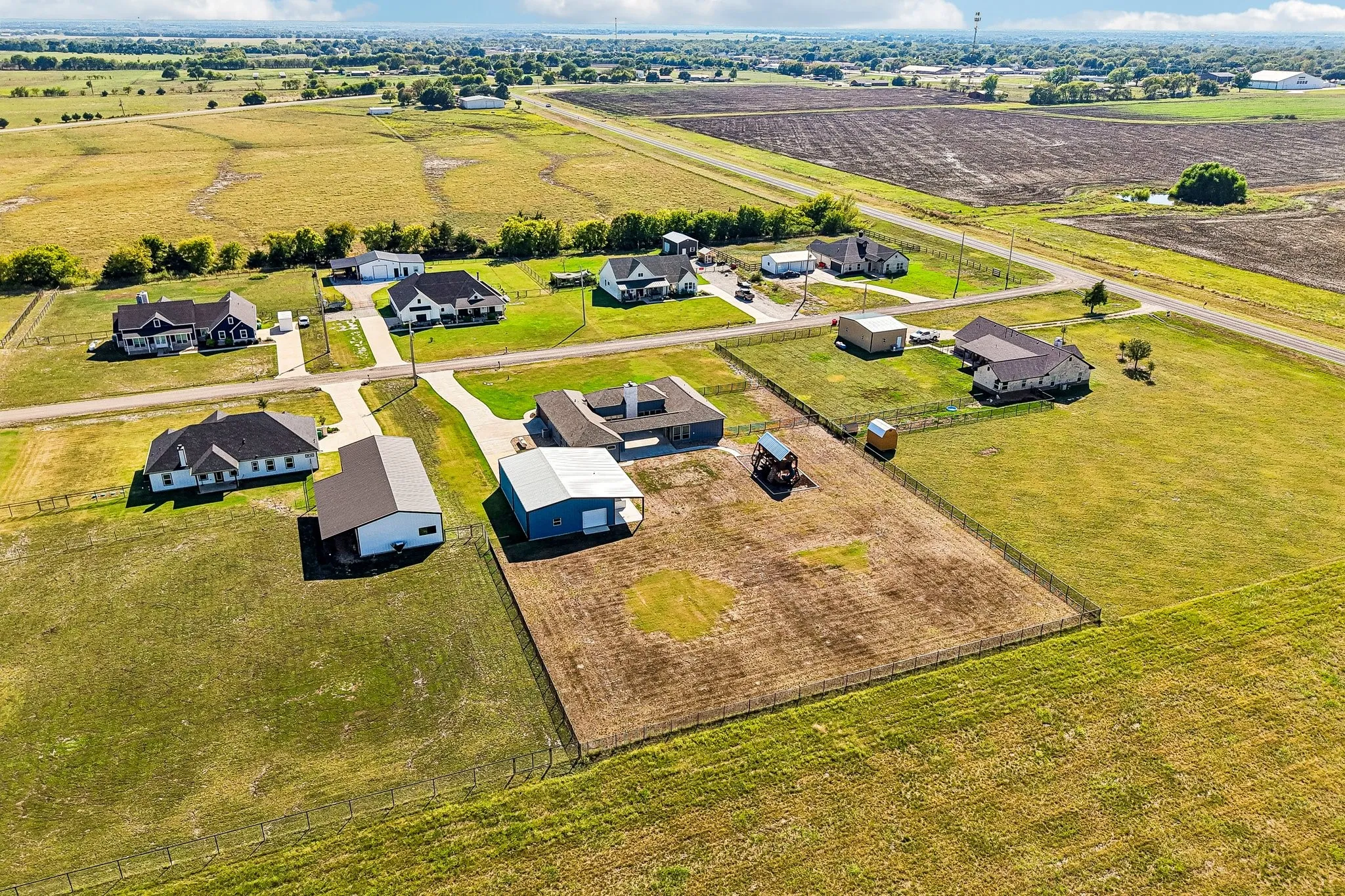 Single Family Residence For Sale in Fannin County , 291 County Road 4833, Leonard, Texas 75452, 4 Bedroom, 4 Bathroom, 4 Garage spaces, 2,618 Sqft, built in 2023, mls#21403698, Real Estate Agent in Leonard, Homes For Sale in Fannin county, Homes For Sale in Leonard, Realtor in Leonard Texas, Real Estate Brokerage Independent Realty Texas, Luminita Cordes Realtor