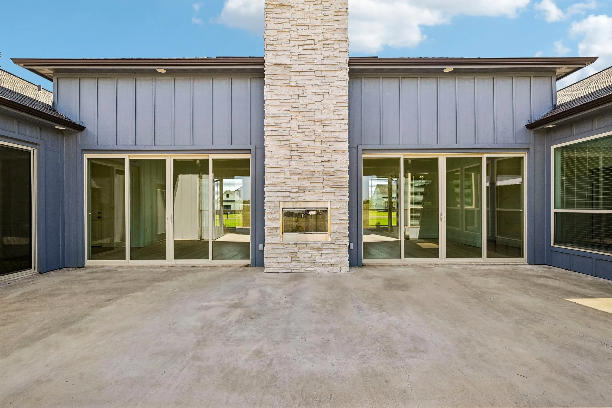 Single Family Residence For Sale in Fannin County , 291 County Road 4833, Leonard, Texas 75452, 4 Bedroom, 4 Bathroom, 4 Garage spaces, 2,618 Sqft, built in 2023, mls#21403698, Real Estate Agent in Leonard, Homes For Sale in Fannin county, Homes For Sale in Leonard, Realtor in Leonard Texas, Real Estate Brokerage Independent Realty Texas, Luminita Cordes Realtor