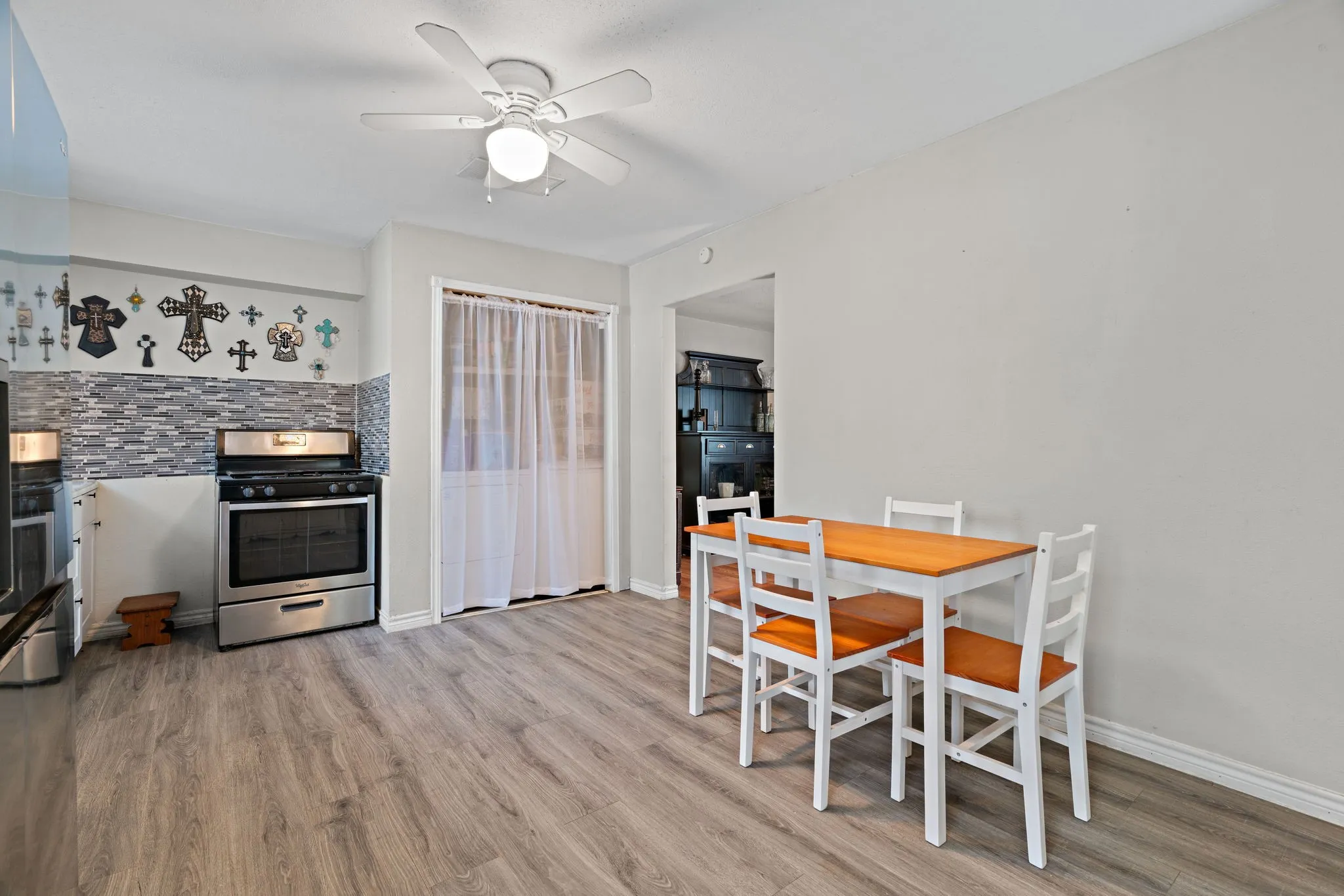 Single Family Residence For Sale in Parker County , 707 N Walnut Street, Weatherford, Texas 76086, 4 Bedroom, 2 Bathroom, Garage spaces, 1,400 Sqft, built in 1969, mls#21405124, Real Estate Agent in Weatherford, Homes For Sale in Parker county, Homes For Sale in Weatherford, Realtor in Weatherford Texas, Real Estate Brokerage Independent Realty Texas, Luminita Cordes Realtor