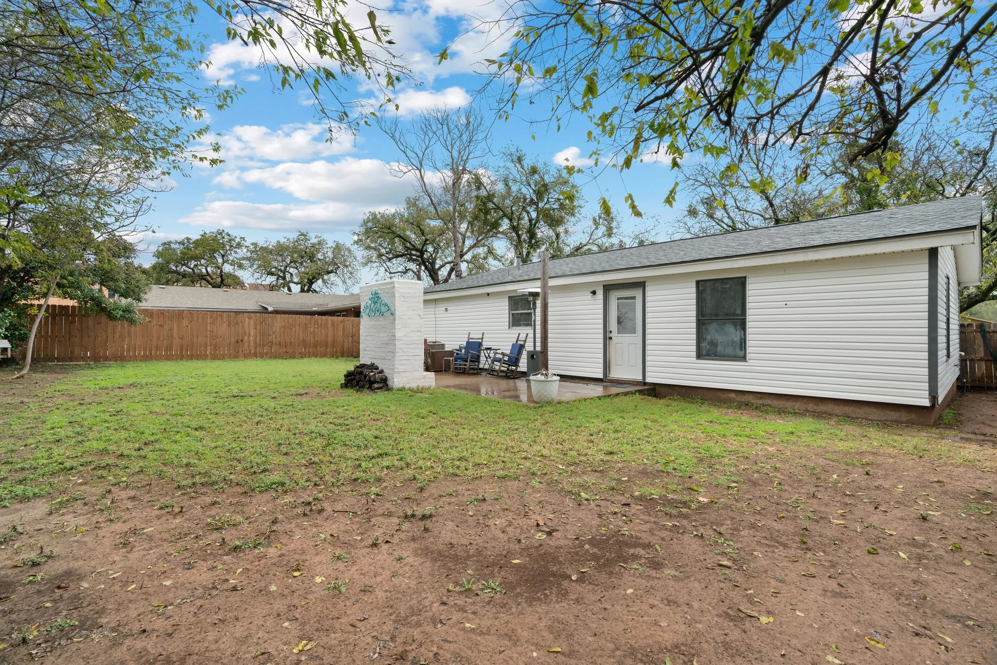 Single Family Residence For Sale in Parker County , 707 N Walnut Street, Weatherford, Texas 76086, 4 Bedroom, 2 Bathroom, Garage spaces, 1,400 Sqft, built in 1969, mls#21405124, Real Estate Agent in Weatherford, Homes For Sale in Parker county, Homes For Sale in Weatherford, Realtor in Weatherford Texas, Real Estate Brokerage Independent Realty Texas, Luminita Cordes Realtor