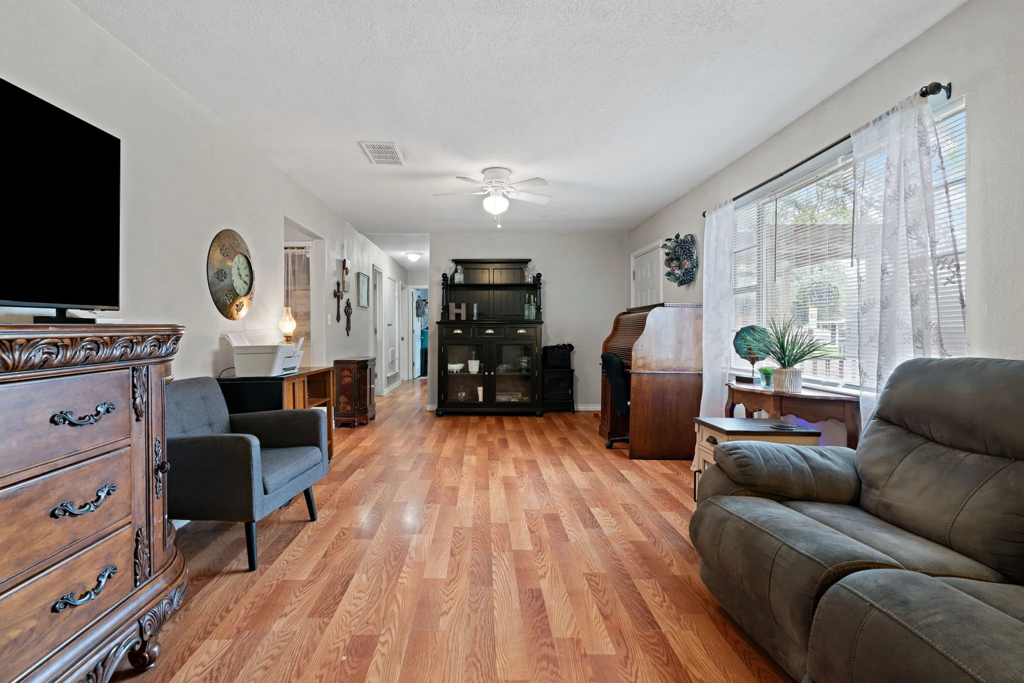 Single Family Residence For Sale in Parker County , 707 N Walnut Street, Weatherford, Texas 76086, 4 Bedroom, 2 Bathroom, Garage spaces, 1,400 Sqft, built in 1969, mls#21405124, Real Estate Agent in Weatherford, Homes For Sale in Parker county, Homes For Sale in Weatherford, Realtor in Weatherford Texas, Real Estate Brokerage Independent Realty Texas, Luminita Cordes Realtor
