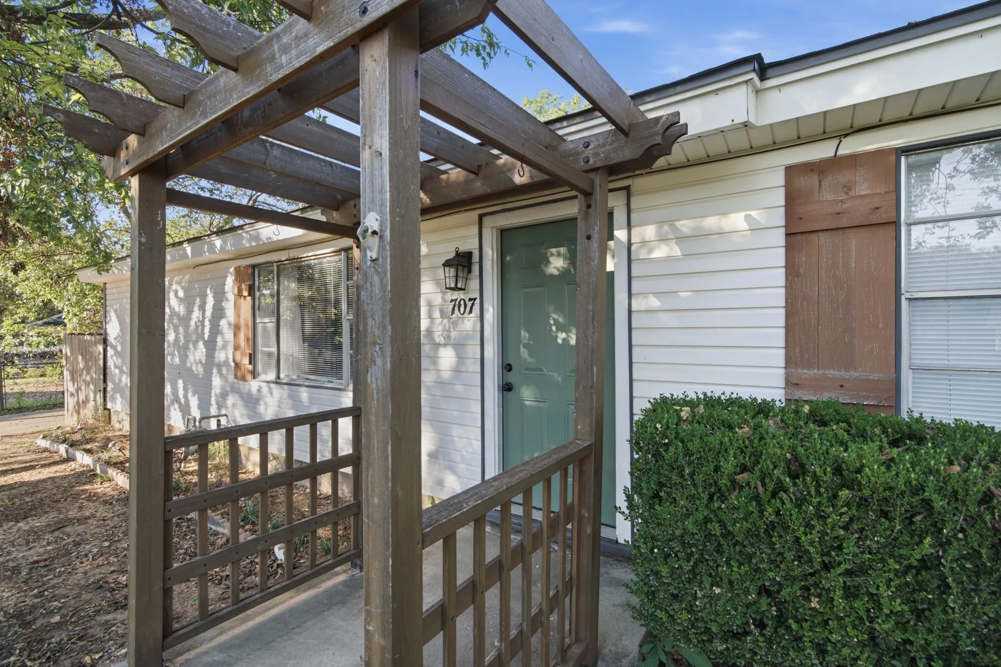 Single Family Residence For Sale in Parker County , 707 N Walnut Street, Weatherford, Texas 76086, 4 Bedroom, 2 Bathroom, Garage spaces, 1,400 Sqft, built in 1969, mls#21405124, Real Estate Agent in Weatherford, Homes For Sale in Parker county, Homes For Sale in Weatherford, Realtor in Weatherford Texas, Real Estate Brokerage Independent Realty Texas, Luminita Cordes Realtor