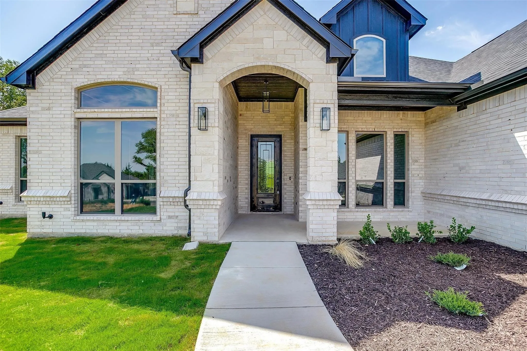 Single Family Residence For Sale in Parker County , 1007 Meadow Wood Terrace, Azle, Texas 76020, 4 Bedroom, 3 Bathroom, 3 Garage spaces, 2,408 Sqft, built in 2022, mls#21404426, Real Estate Agent in Azle, Homes For Sale in Parker county, Homes For Sale in Azle, Realtor in Azle Texas, Real Estate Brokerage Independent Realty Texas, Luminita Cordes Realtor