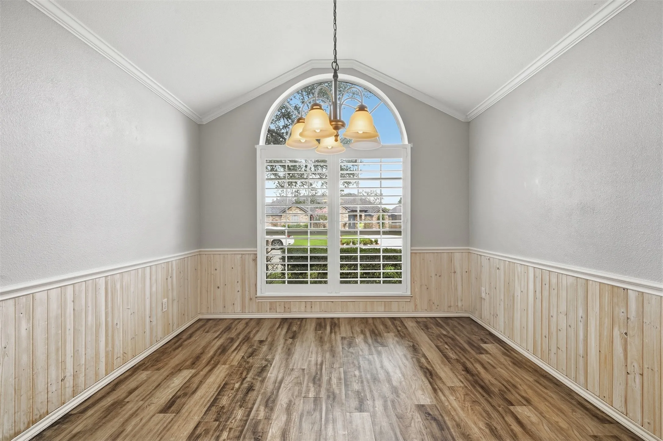 Single Family Residence For Sale in Tarrant County , 8824 Jason Court, North Richland Hills, Texas 76182, 3 Bedroom, 3 Bathroom, 3 Garage spaces, 2,191 Sqft, built in 1993, mls#21404758, Real Estate Agent in North Richland Hills, Homes For Sale in Tarrant county, Homes For Sale in North Richland Hills, Realtor in North Richland Hills Texas, Real Estate Brokerage Independent Realty Texas, Luminita Cordes Realtor