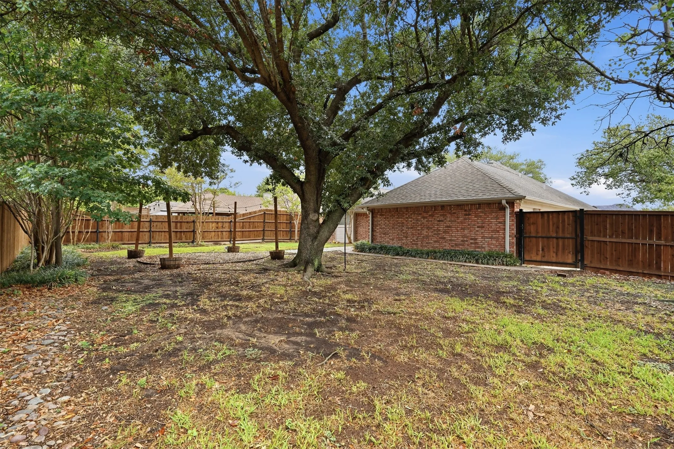 Single Family Residence For Sale in Tarrant County , 8824 Jason Court, North Richland Hills, Texas 76182, 3 Bedroom, 3 Bathroom, 3 Garage spaces, 2,191 Sqft, built in 1993, mls#21404758, Real Estate Agent in North Richland Hills, Homes For Sale in Tarrant county, Homes For Sale in North Richland Hills, Realtor in North Richland Hills Texas, Real Estate Brokerage Independent Realty Texas, Luminita Cordes Realtor