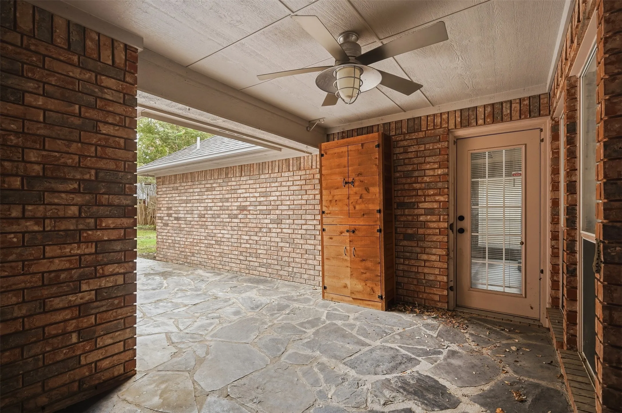 Single Family Residence For Sale in Tarrant County , 8824 Jason Court, North Richland Hills, Texas 76182, 3 Bedroom, 3 Bathroom, 3 Garage spaces, 2,191 Sqft, built in 1993, mls#21404758, Real Estate Agent in North Richland Hills, Homes For Sale in Tarrant county, Homes For Sale in North Richland Hills, Realtor in North Richland Hills Texas, Real Estate Brokerage Independent Realty Texas, Luminita Cordes Realtor