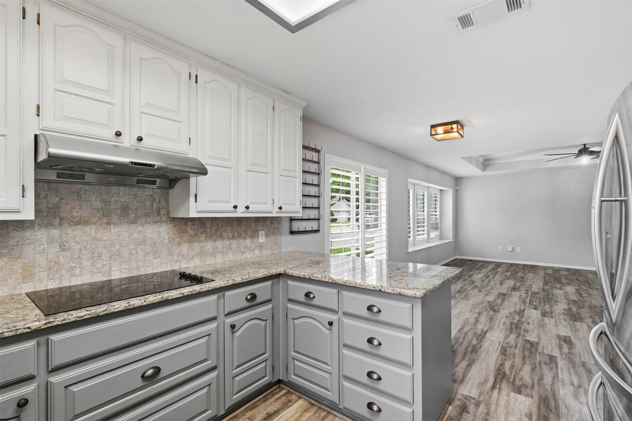 Single Family Residence For Sale in Tarrant County , 8824 Jason Court, North Richland Hills, Texas 76182, 3 Bedroom, 3 Bathroom, 3 Garage spaces, 2,191 Sqft, built in 1993, mls#21404758, Real Estate Agent in North Richland Hills, Homes For Sale in Tarrant county, Homes For Sale in North Richland Hills, Realtor in North Richland Hills Texas, Real Estate Brokerage Independent Realty Texas, Luminita Cordes Realtor