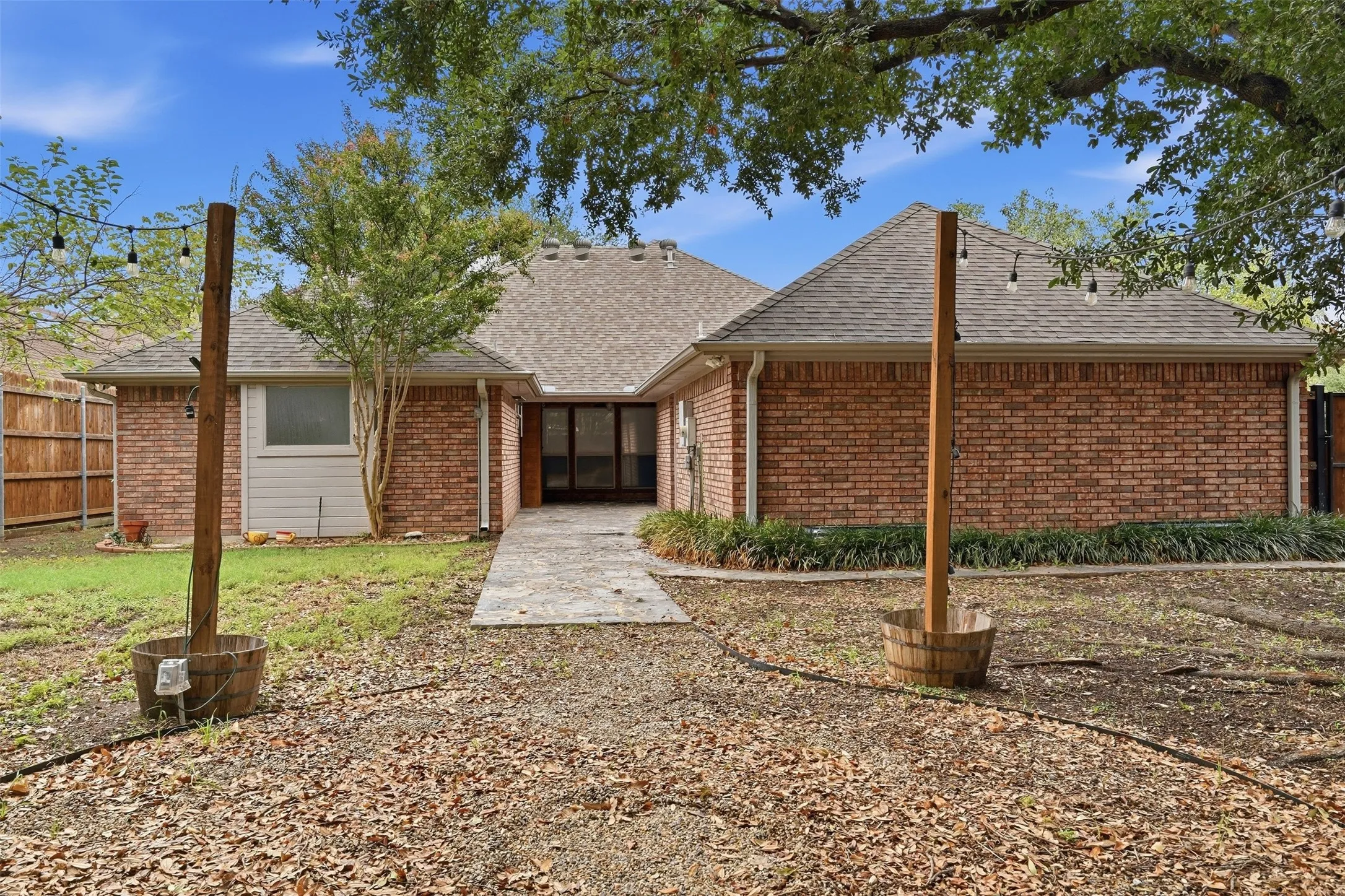 Single Family Residence For Sale in Tarrant County , 8824 Jason Court, North Richland Hills, Texas 76182, 3 Bedroom, 3 Bathroom, 3 Garage spaces, 2,191 Sqft, built in 1993, mls#21404758, Real Estate Agent in North Richland Hills, Homes For Sale in Tarrant county, Homes For Sale in North Richland Hills, Realtor in North Richland Hills Texas, Real Estate Brokerage Independent Realty Texas, Luminita Cordes Realtor
