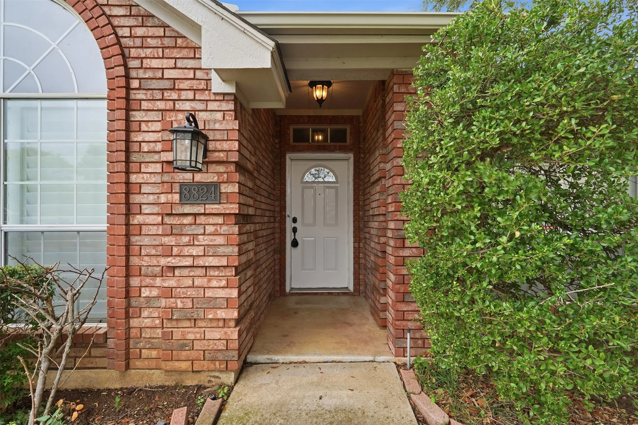 Single Family Residence For Sale in Tarrant County , 8824 Jason Court, North Richland Hills, Texas 76182, 3 Bedroom, 3 Bathroom, 3 Garage spaces, 2,191 Sqft, built in 1993, mls#21404758, Real Estate Agent in North Richland Hills, Homes For Sale in Tarrant county, Homes For Sale in North Richland Hills, Realtor in North Richland Hills Texas, Real Estate Brokerage Independent Realty Texas, Luminita Cordes Realtor
