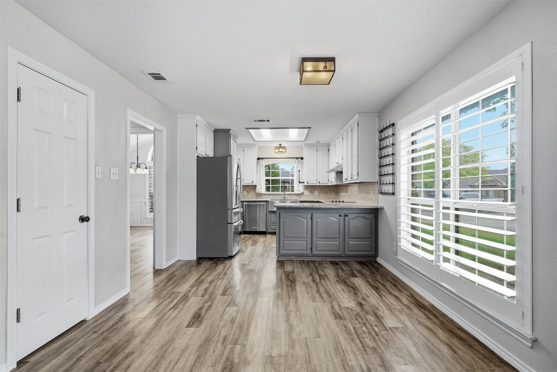 Single Family Residence For Sale in Tarrant County , 8824 Jason Court, North Richland Hills, Texas 76182, 3 Bedroom, 3 Bathroom, 3 Garage spaces, 2,191 Sqft, built in 1993, mls#21404758, Real Estate Agent in North Richland Hills, Homes For Sale in Tarrant county, Homes For Sale in North Richland Hills, Realtor in North Richland Hills Texas, Real Estate Brokerage Independent Realty Texas, Luminita Cordes Realtor