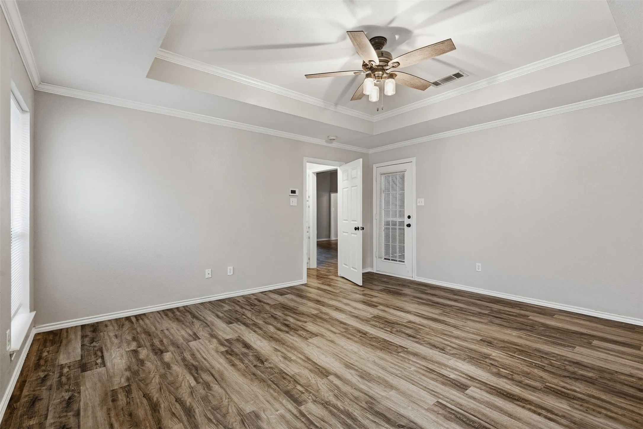 Single Family Residence For Sale in Tarrant County , 8824 Jason Court, North Richland Hills, Texas 76182, 3 Bedroom, 3 Bathroom, 3 Garage spaces, 2,191 Sqft, built in 1993, mls#21404758, Real Estate Agent in North Richland Hills, Homes For Sale in Tarrant county, Homes For Sale in North Richland Hills, Realtor in North Richland Hills Texas, Real Estate Brokerage Independent Realty Texas, Luminita Cordes Realtor