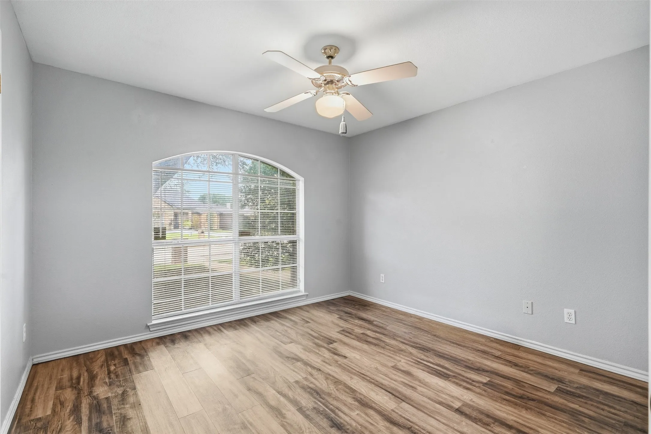 Single Family Residence For Sale in Tarrant County , 8824 Jason Court, North Richland Hills, Texas 76182, 3 Bedroom, 3 Bathroom, 3 Garage spaces, 2,191 Sqft, built in 1993, mls#21404758, Real Estate Agent in North Richland Hills, Homes For Sale in Tarrant county, Homes For Sale in North Richland Hills, Realtor in North Richland Hills Texas, Real Estate Brokerage Independent Realty Texas, Luminita Cordes Realtor