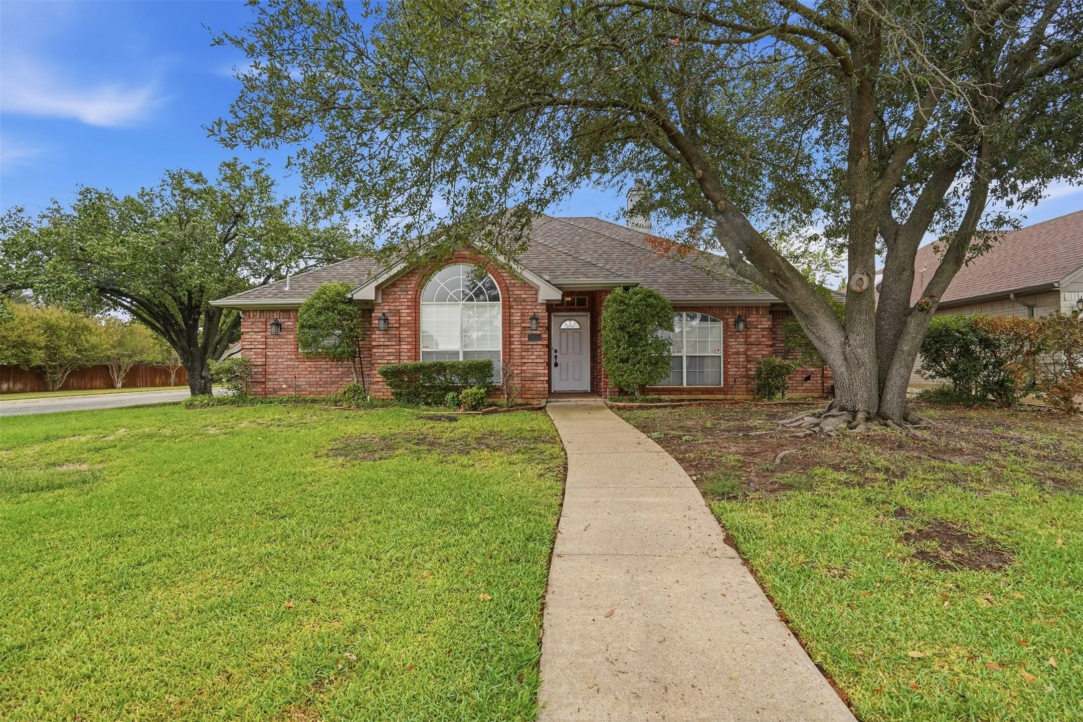 Single Family Residence For Sale in Tarrant County , 8824 Jason Court, North Richland Hills, Texas 76182, 3 Bedroom, 3 Bathroom, 3 Garage spaces, 2,191 Sqft, built in 1993, mls#21404758, Real Estate Agent in North Richland Hills, Homes For Sale in Tarrant county, Homes For Sale in North Richland Hills, Realtor in North Richland Hills Texas, Real Estate Brokerage Independent Realty Texas, Luminita Cordes Realtor