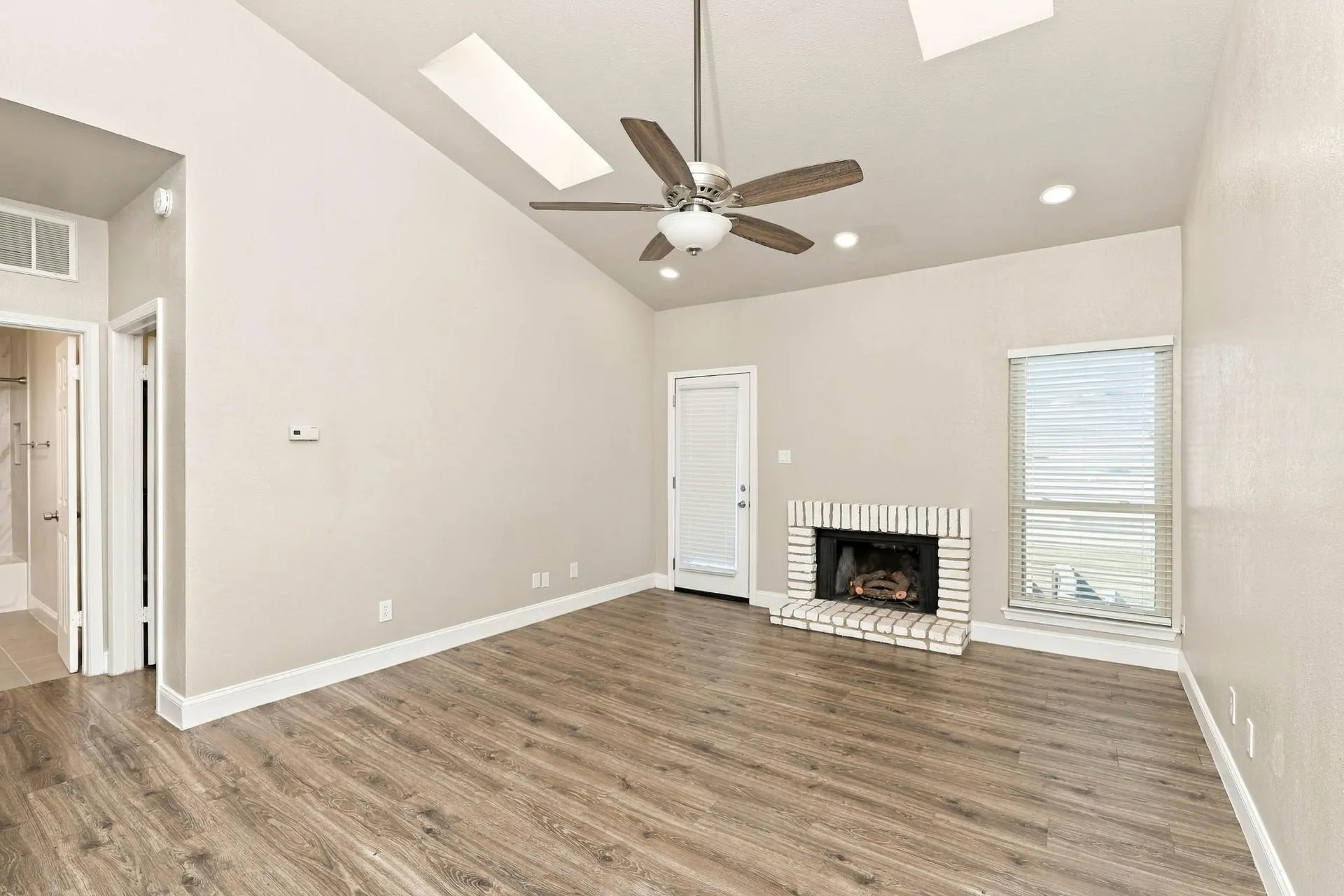Condominium For Rent in Dallas County , 5616 Preston Oaks Road 1406, Dallas, Texas 75254, 1 Bedroom, 1 Bathroom, 1 Garage spaces, 739 Sqft, built in 1982, mls#21405144, Real Estate Agent in Dallas, Homes For Rent in Dallas county, Homes For Rent in Dallas, Realtor in Dallas Texas, Real Estate Brokerage Independent Realty Texas, Luminita Cordes Realtor