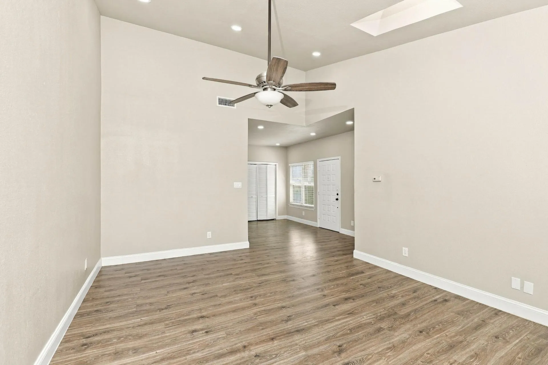 Condominium For Rent in Dallas County , 5616 Preston Oaks Road 1406, Dallas, Texas 75254, 1 Bedroom, 1 Bathroom, 1 Garage spaces, 739 Sqft, built in 1982, mls#21405144, Real Estate Agent in Dallas, Homes For Rent in Dallas county, Homes For Rent in Dallas, Realtor in Dallas Texas, Real Estate Brokerage Independent Realty Texas, Luminita Cordes Realtor