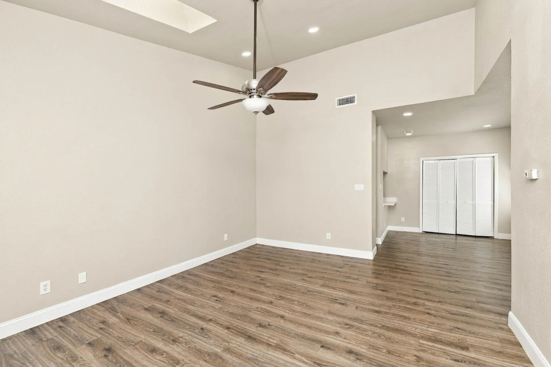 Condominium For Rent in Dallas County , 5616 Preston Oaks Road 1406, Dallas, Texas 75254, 1 Bedroom, 1 Bathroom, 1 Garage spaces, 739 Sqft, built in 1982, mls#21405144, Real Estate Agent in Dallas, Homes For Rent in Dallas county, Homes For Rent in Dallas, Realtor in Dallas Texas, Real Estate Brokerage Independent Realty Texas, Luminita Cordes Realtor