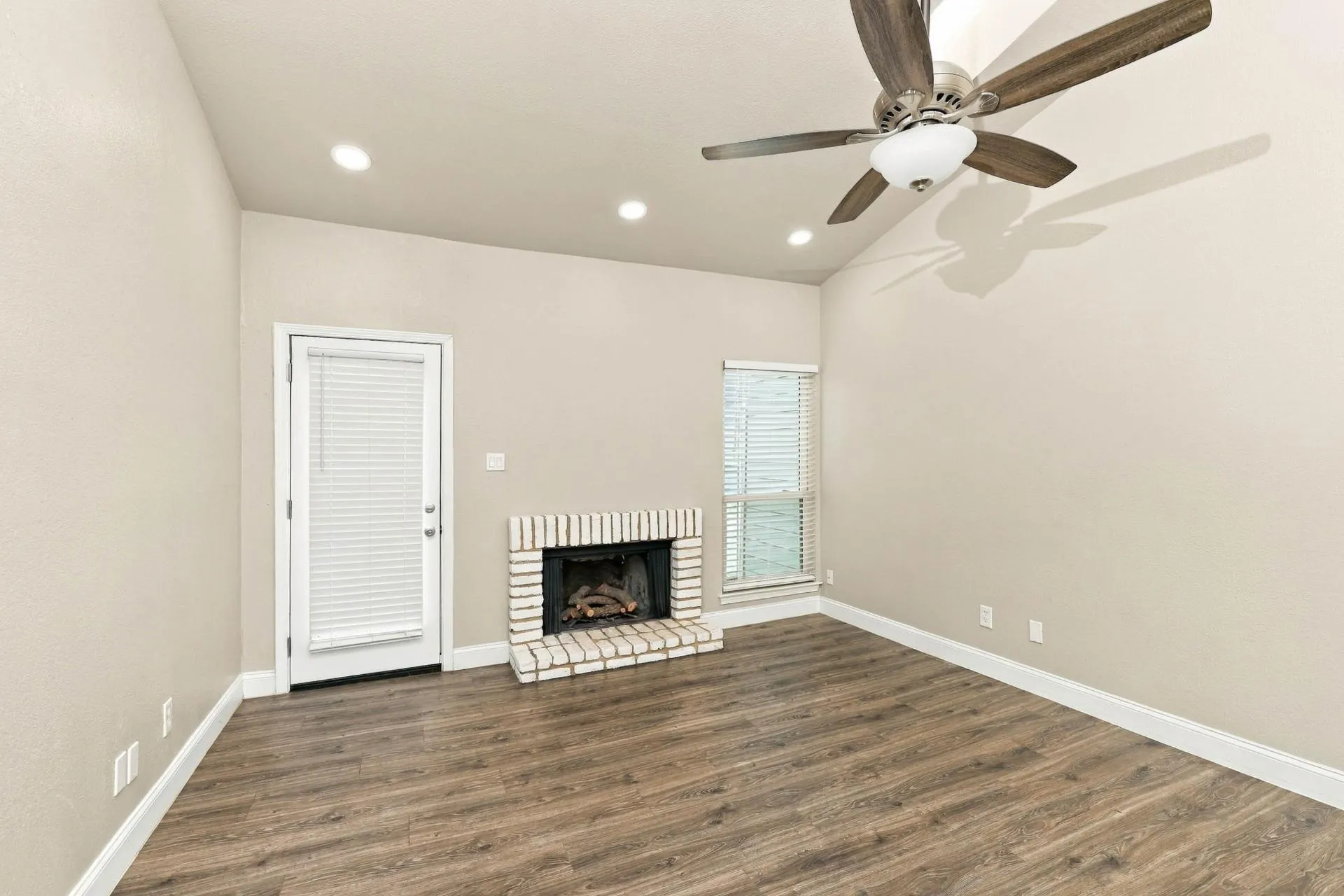 Condominium For Rent in Dallas County , 5616 Preston Oaks Road 1406, Dallas, Texas 75254, 1 Bedroom, 1 Bathroom, 1 Garage spaces, 739 Sqft, built in 1982, mls#21405144, Real Estate Agent in Dallas, Homes For Rent in Dallas county, Homes For Rent in Dallas, Realtor in Dallas Texas, Real Estate Brokerage Independent Realty Texas, Luminita Cordes Realtor