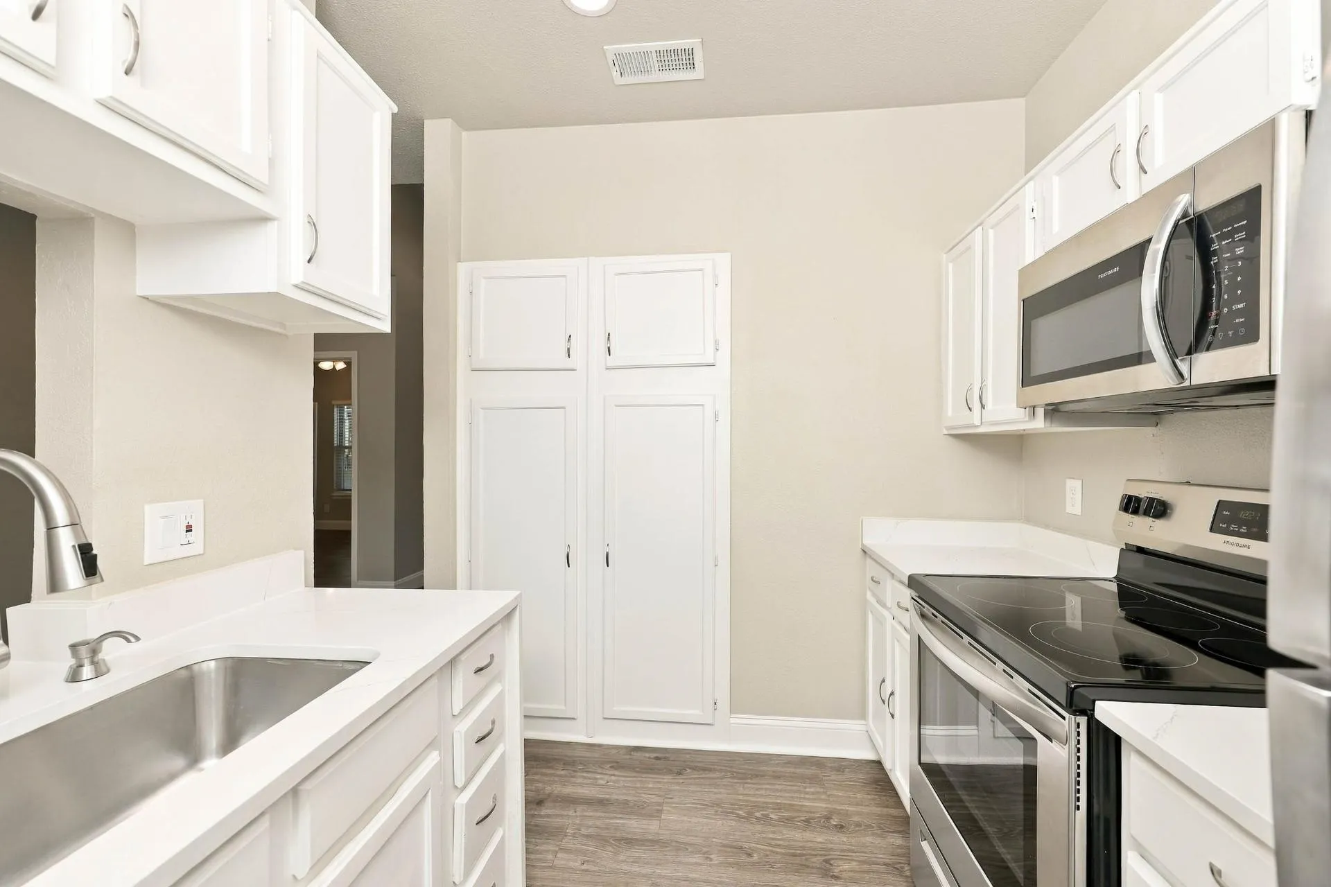 Condominium For Rent in Dallas County , 5616 Preston Oaks Road 1406, Dallas, Texas 75254, 1 Bedroom, 1 Bathroom, 1 Garage spaces, 739 Sqft, built in 1982, mls#21405144, Real Estate Agent in Dallas, Homes For Rent in Dallas county, Homes For Rent in Dallas, Realtor in Dallas Texas, Real Estate Brokerage Independent Realty Texas, Luminita Cordes Realtor