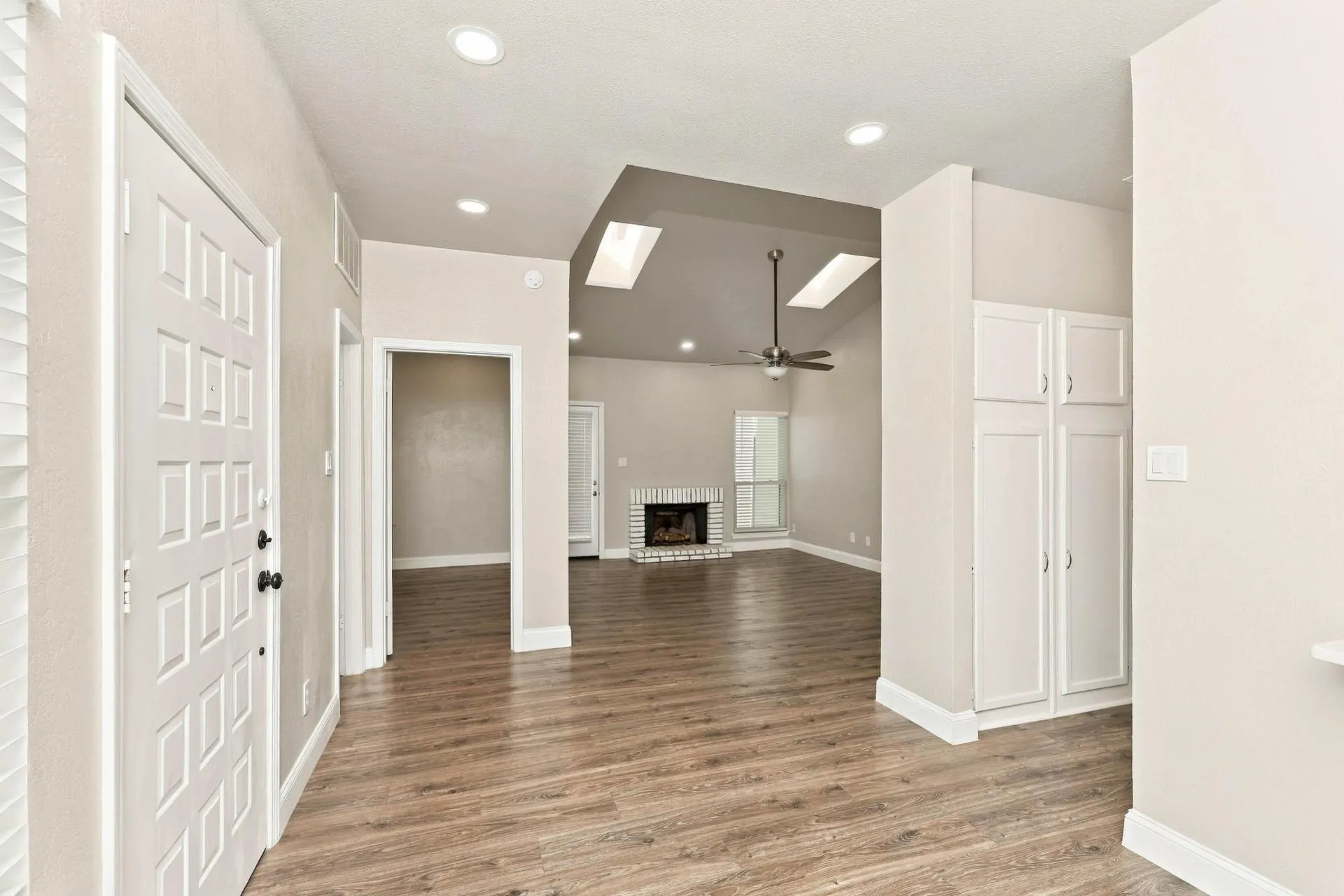 Condominium For Rent in Dallas County , 5616 Preston Oaks Road 1406, Dallas, Texas 75254, 1 Bedroom, 1 Bathroom, 1 Garage spaces, 739 Sqft, built in 1982, mls#21405144, Real Estate Agent in Dallas, Homes For Rent in Dallas county, Homes For Rent in Dallas, Realtor in Dallas Texas, Real Estate Brokerage Independent Realty Texas, Luminita Cordes Realtor