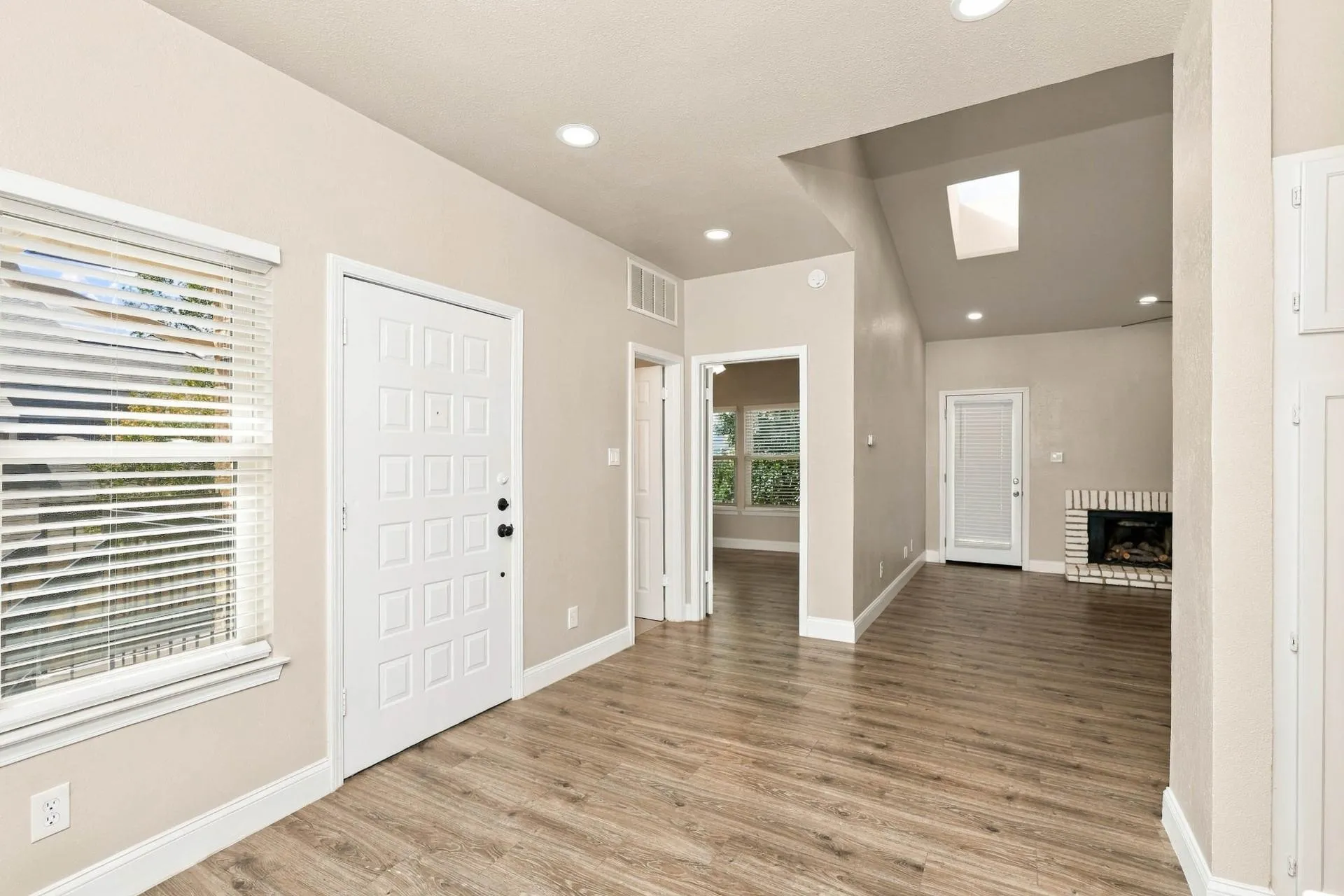 Condominium For Rent in Dallas County , 5616 Preston Oaks Road 1406, Dallas, Texas 75254, 1 Bedroom, 1 Bathroom, 1 Garage spaces, 739 Sqft, built in 1982, mls#21405144, Real Estate Agent in Dallas, Homes For Rent in Dallas county, Homes For Rent in Dallas, Realtor in Dallas Texas, Real Estate Brokerage Independent Realty Texas, Luminita Cordes Realtor