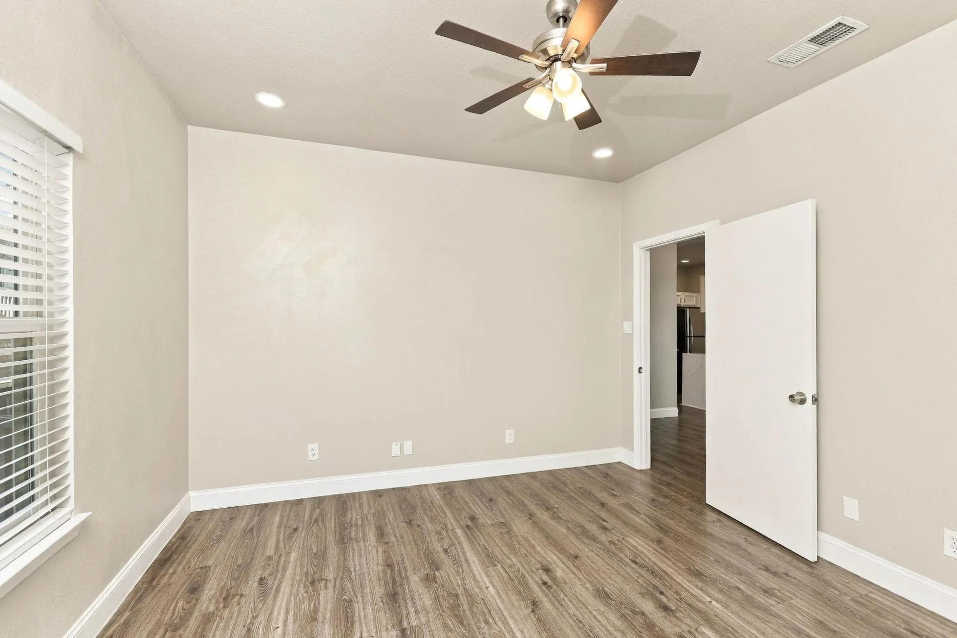 Condominium For Rent in Dallas County , 5616 Preston Oaks Road 1406, Dallas, Texas 75254, 1 Bedroom, 1 Bathroom, 1 Garage spaces, 739 Sqft, built in 1982, mls#21405144, Real Estate Agent in Dallas, Homes For Rent in Dallas county, Homes For Rent in Dallas, Realtor in Dallas Texas, Real Estate Brokerage Independent Realty Texas, Luminita Cordes Realtor