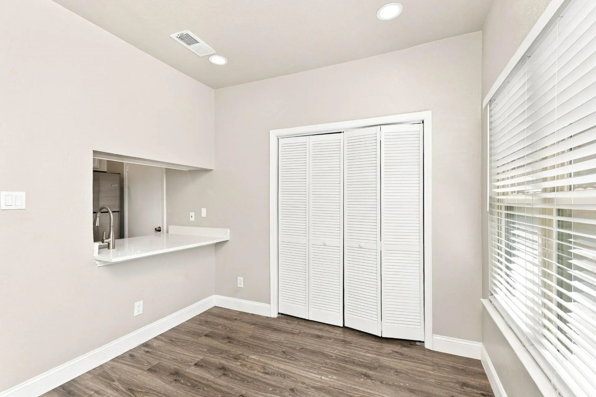 Condominium For Rent in Dallas County , 5616 Preston Oaks Road 1406, Dallas, Texas 75254, 1 Bedroom, 1 Bathroom, 1 Garage spaces, 739 Sqft, built in 1982, mls#21405144, Real Estate Agent in Dallas, Homes For Rent in Dallas county, Homes For Rent in Dallas, Realtor in Dallas Texas, Real Estate Brokerage Independent Realty Texas, Luminita Cordes Realtor